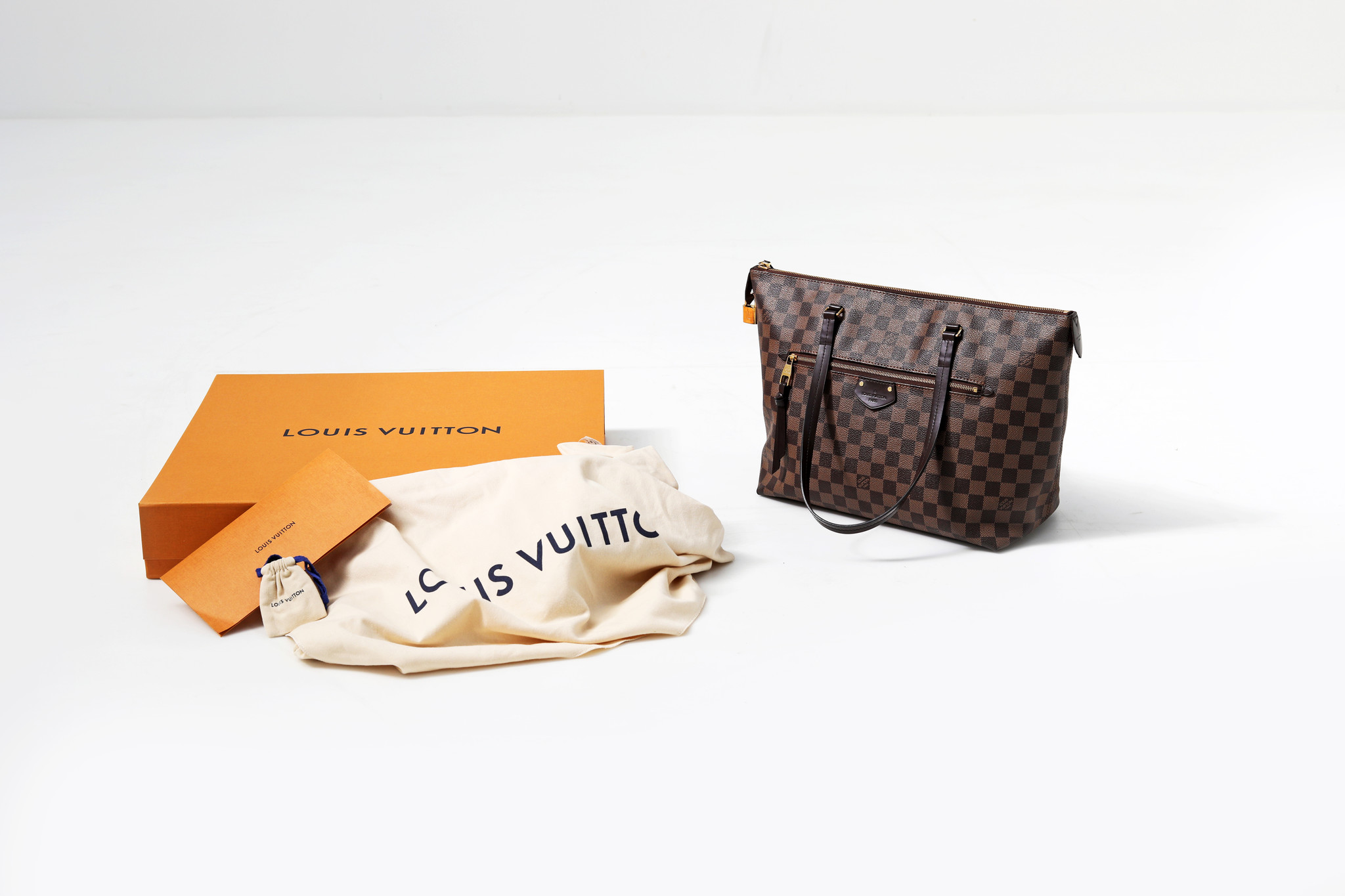 Les derniersères sacs Louis Vuitton L mises en ligne