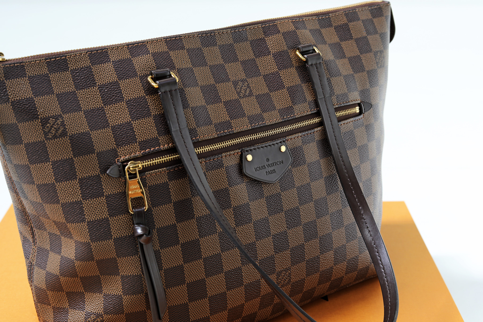 Sac Louis Vuitton Ebene Lena MM