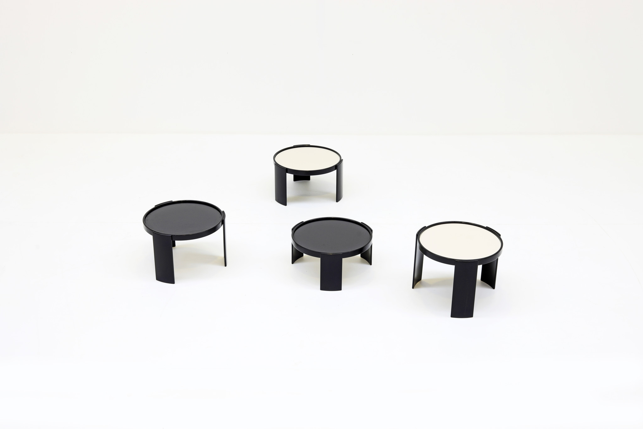 Gianfranco Frattini Low table set voor Cassina, 1966