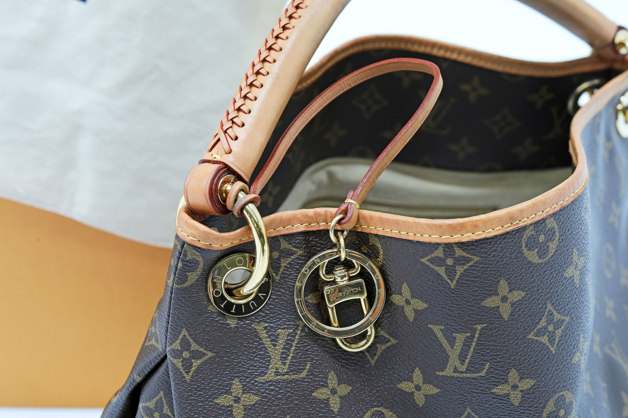 Louis Vuitton Artsy handtas