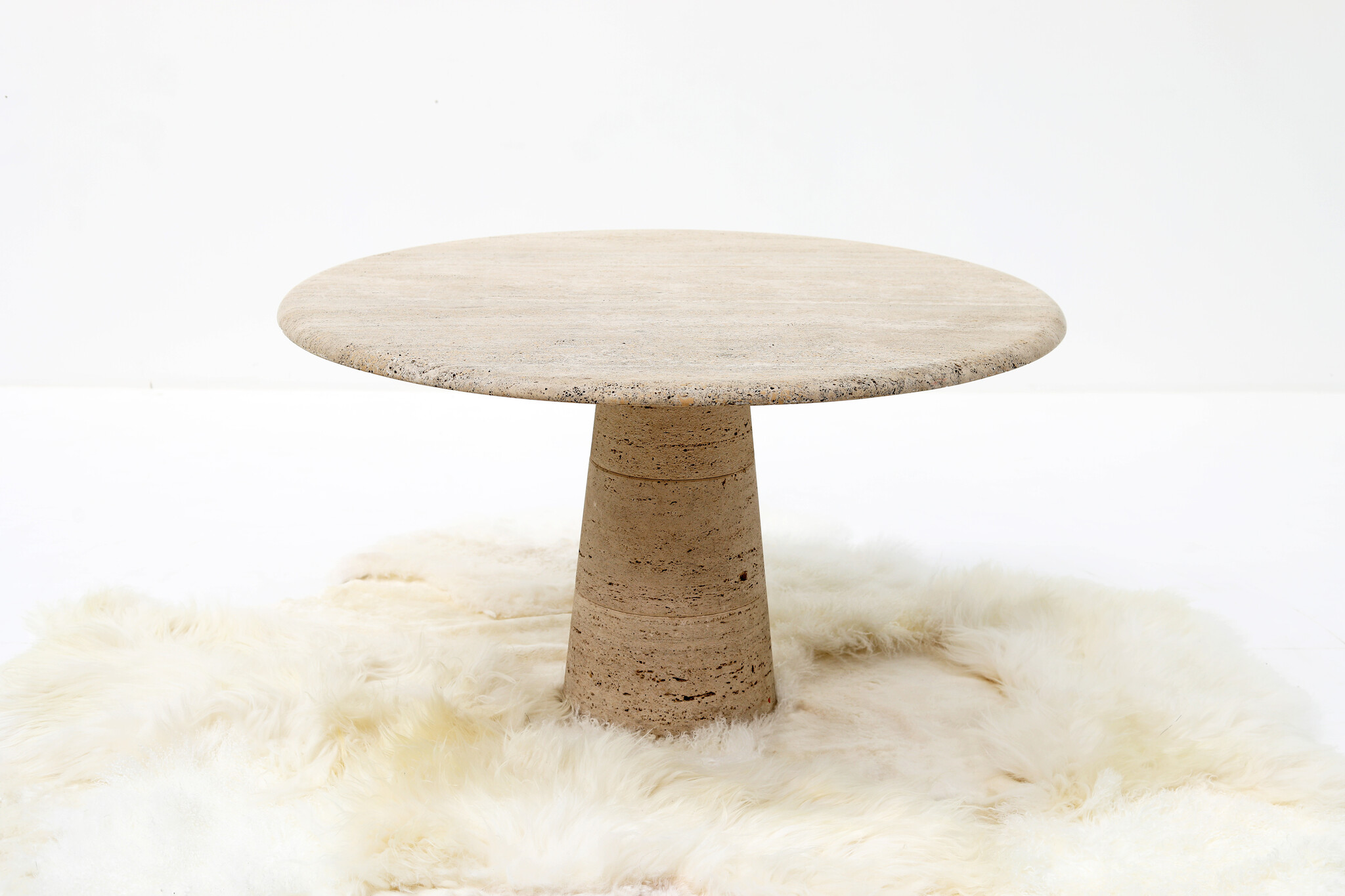 Ronde travertin eettafel by UP & UP, 1970s