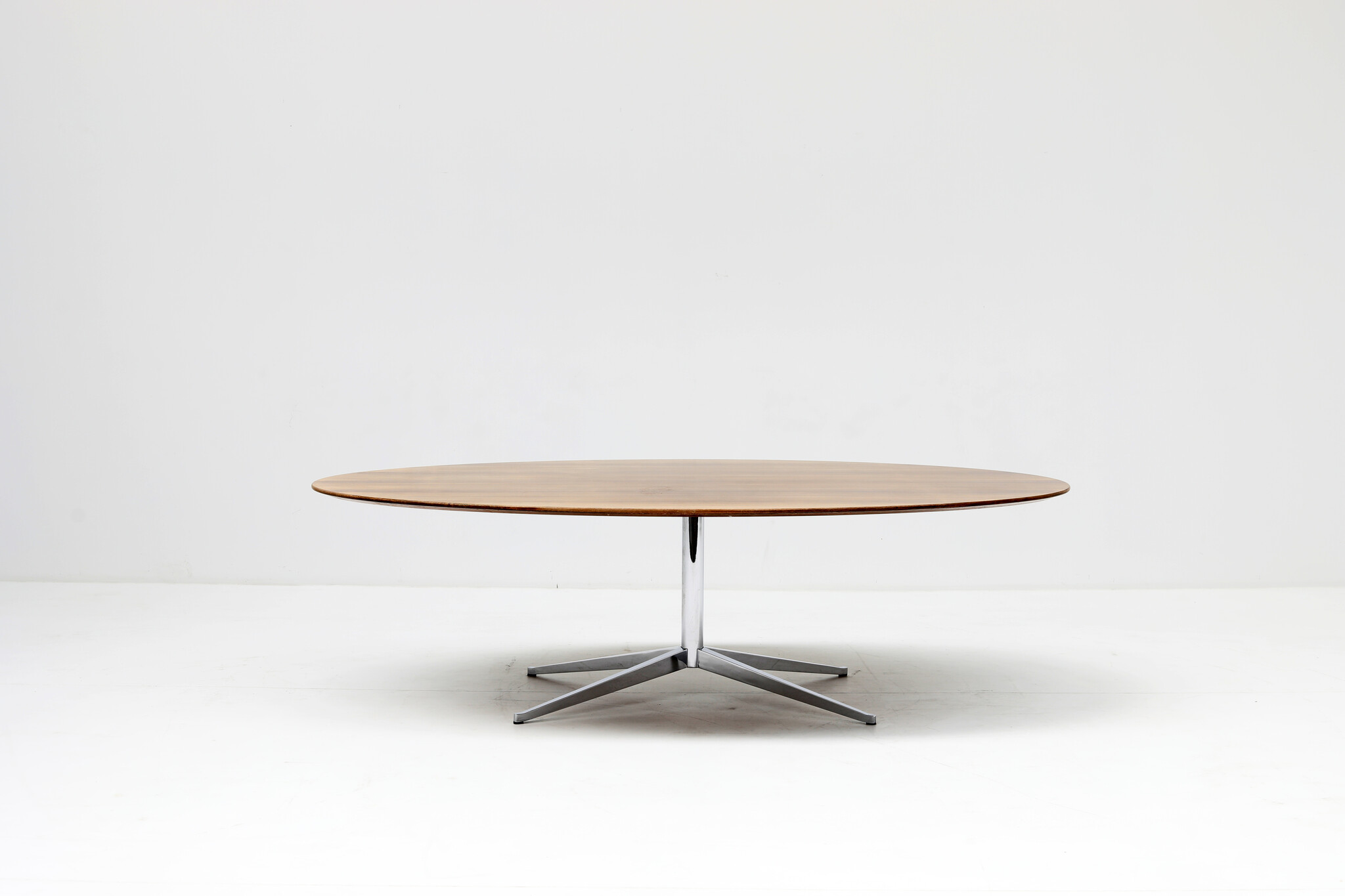 Ovalen eettafel van Florence Knoll voor Knoll International, 1960's