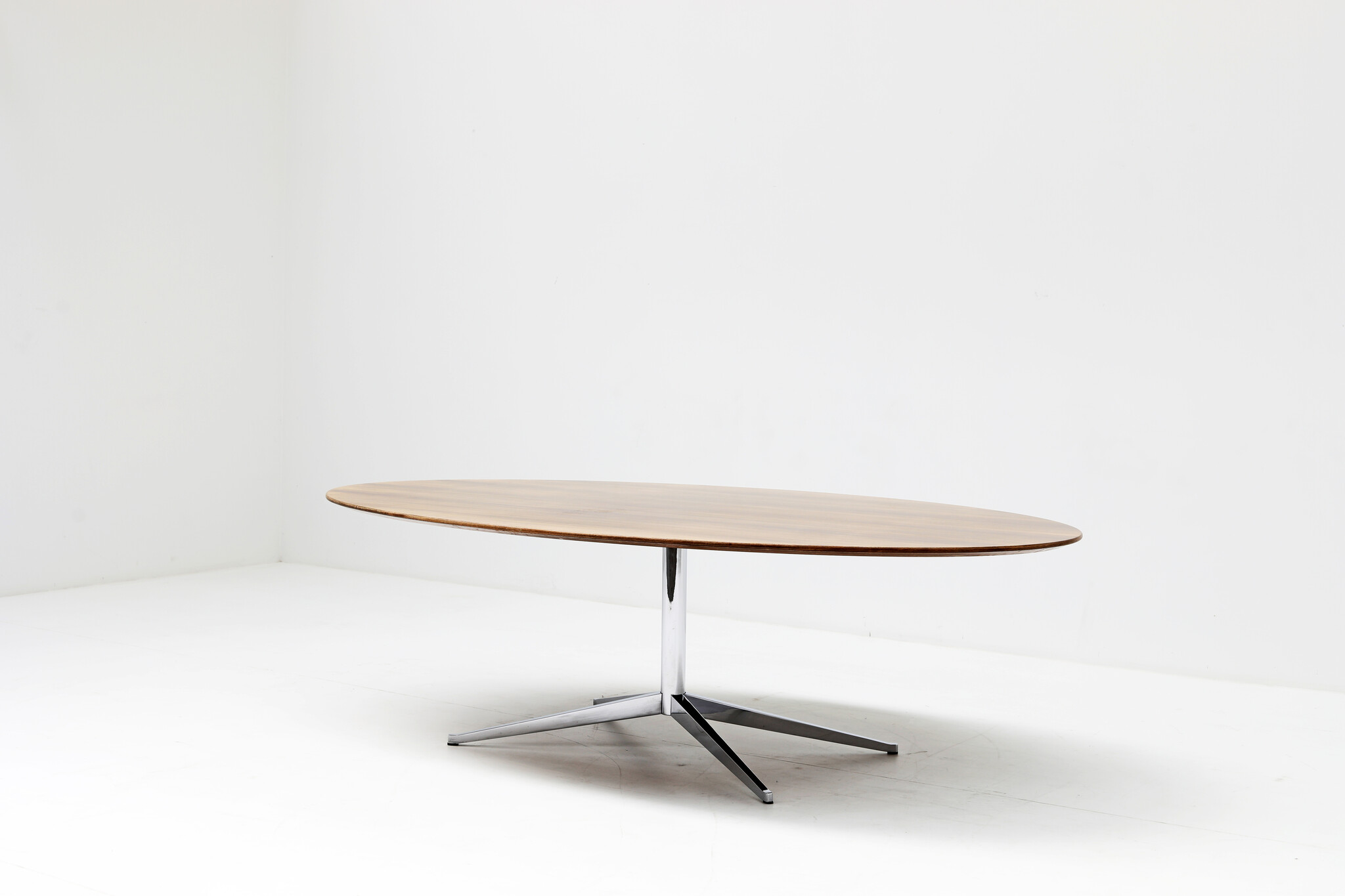 Ovalen eettafel van Florence Knoll voor Knoll International, 1960's