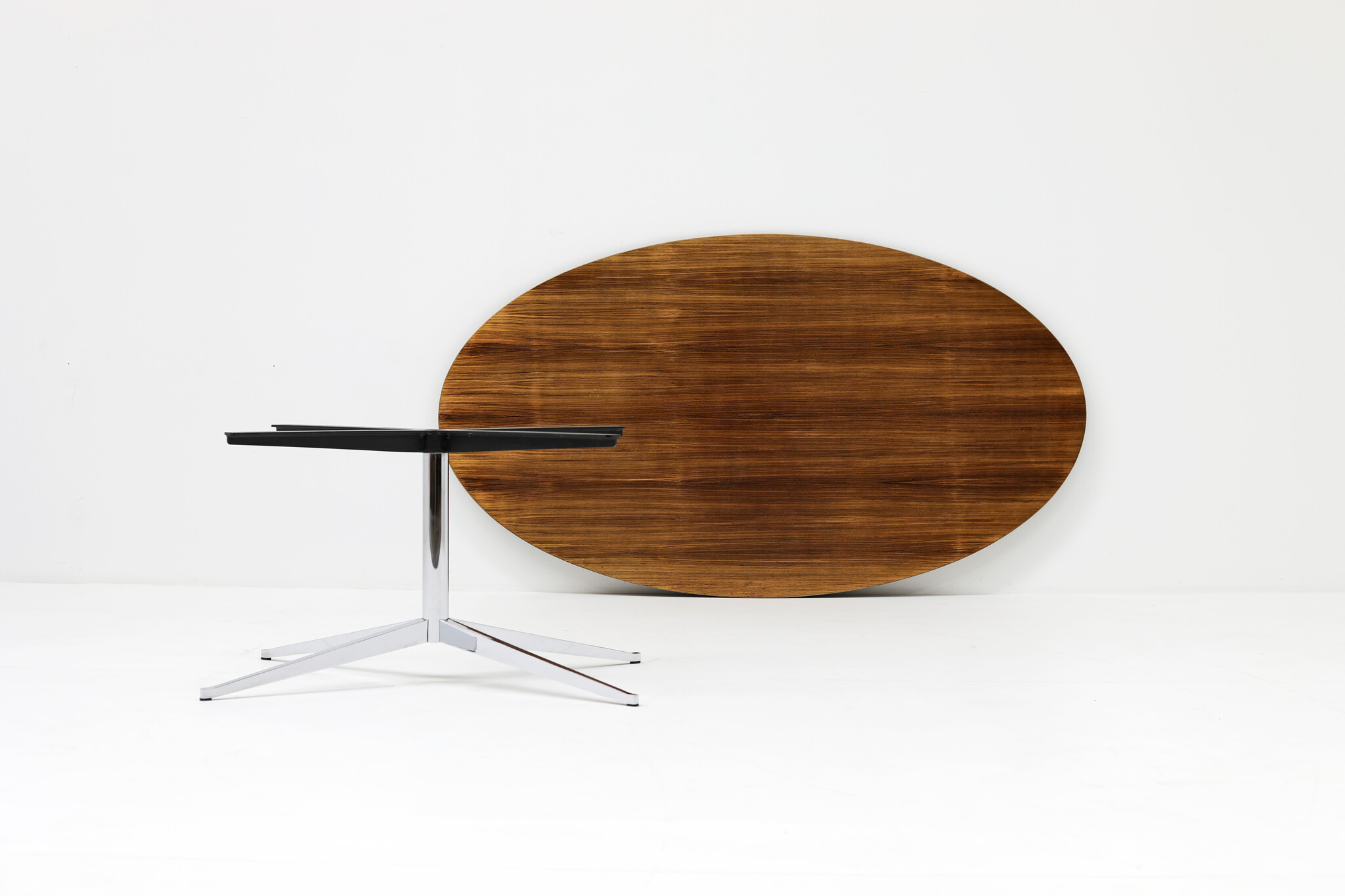 Oval dining table by Florence Knoll for Knoll International, 1960's