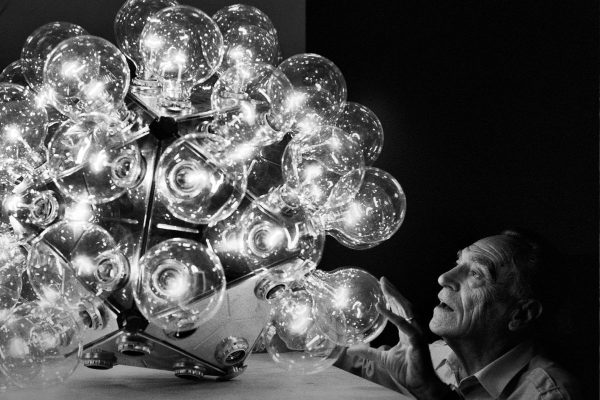 Lampe Flos Taraxacum 88 conçue par Achille Castiglioni