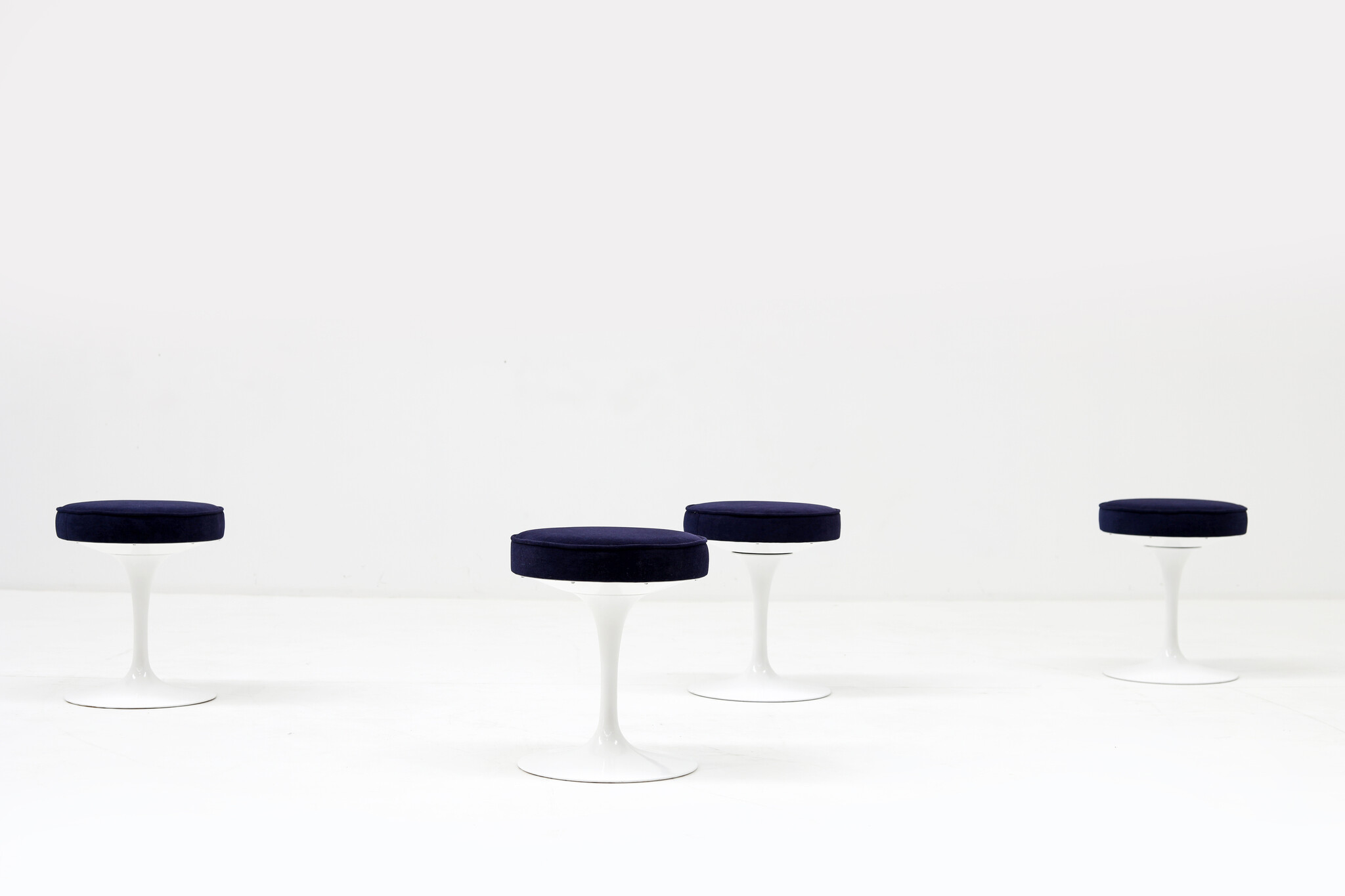 4 Tulip stools by eero Saarinen for Knoll International