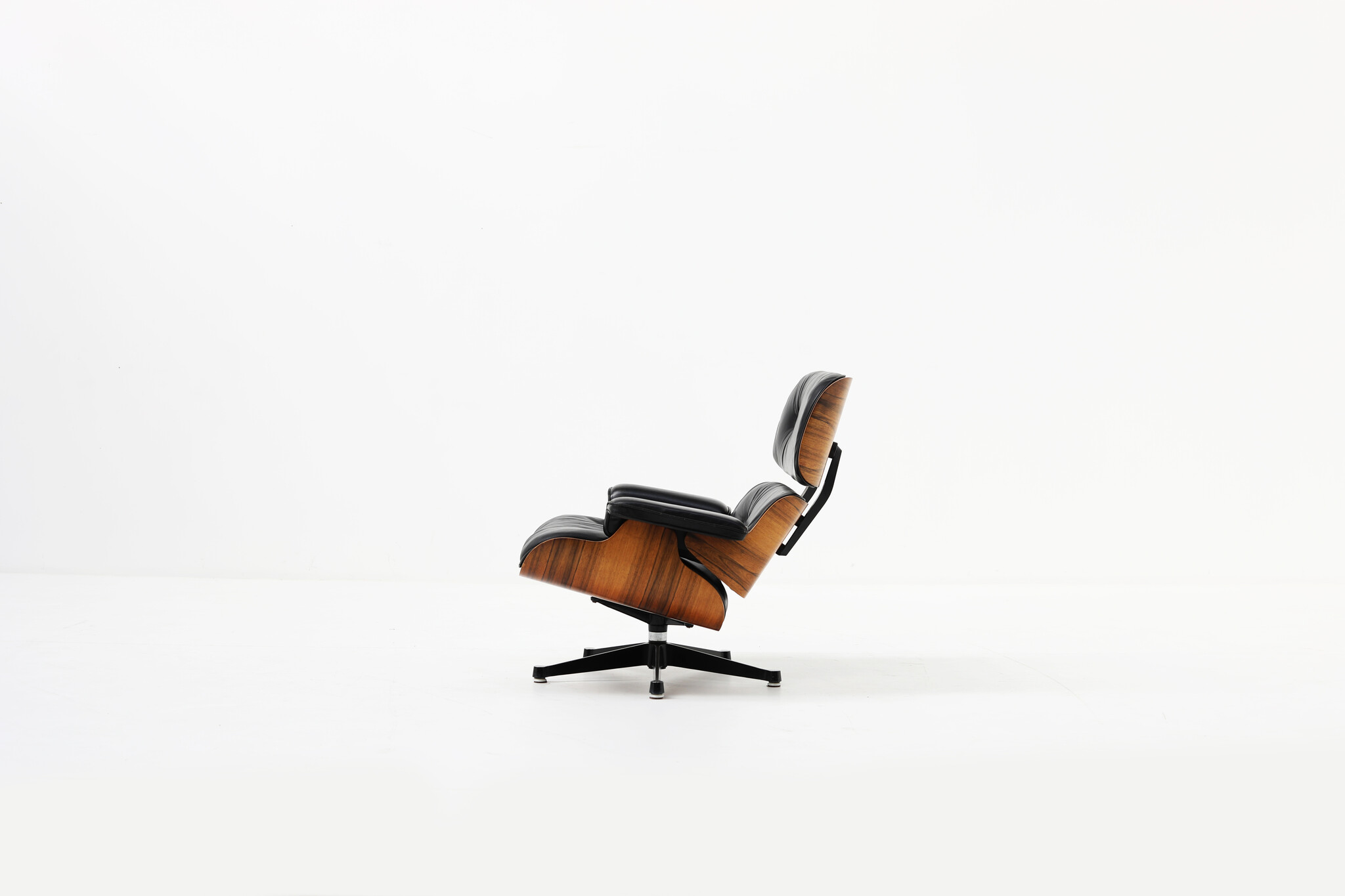 Vintage Eames Lounge  Chair Rose-wood, 1970's