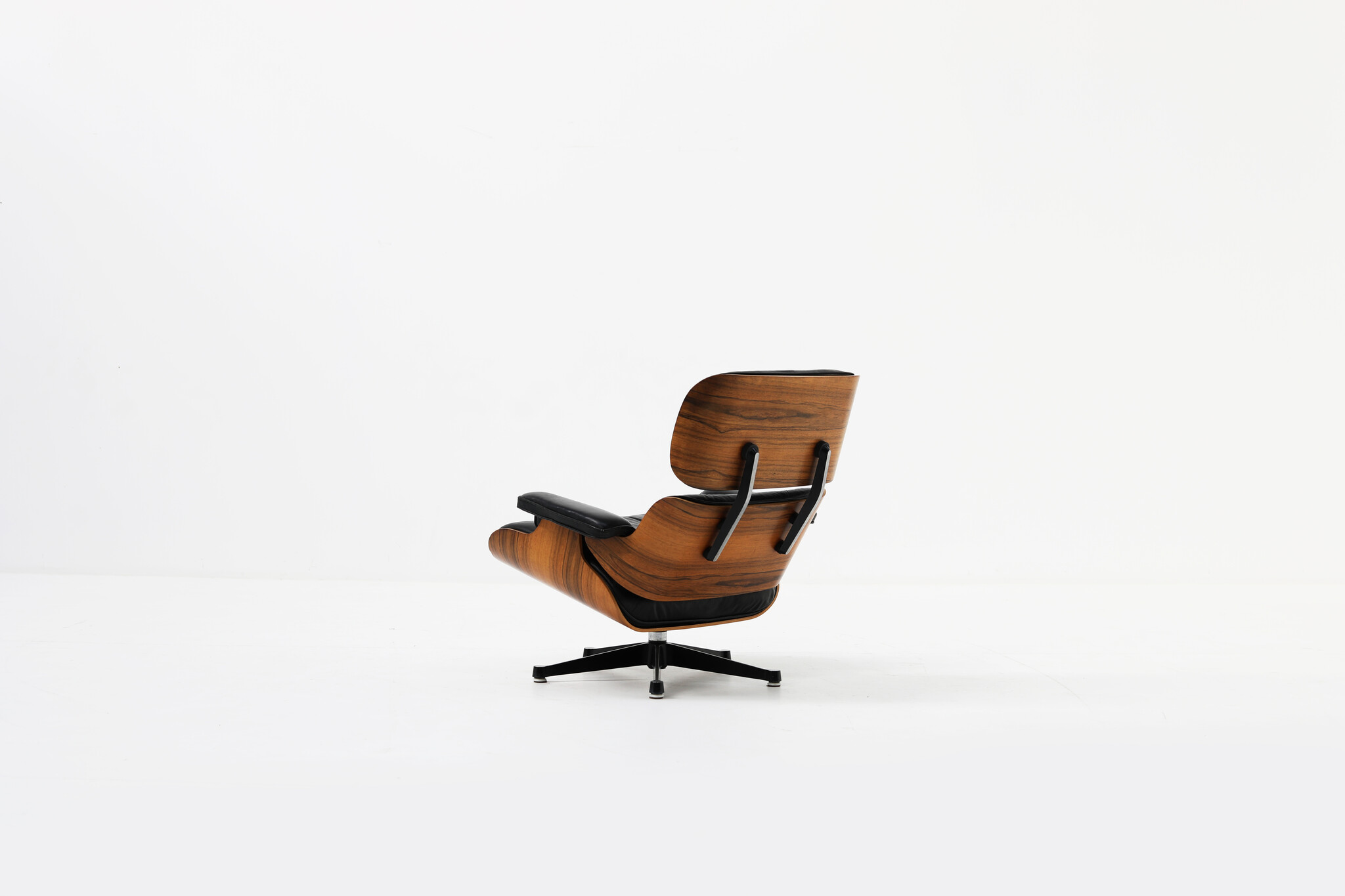 Vintage Eames Lounge  Chair Rose-wood, 1970's