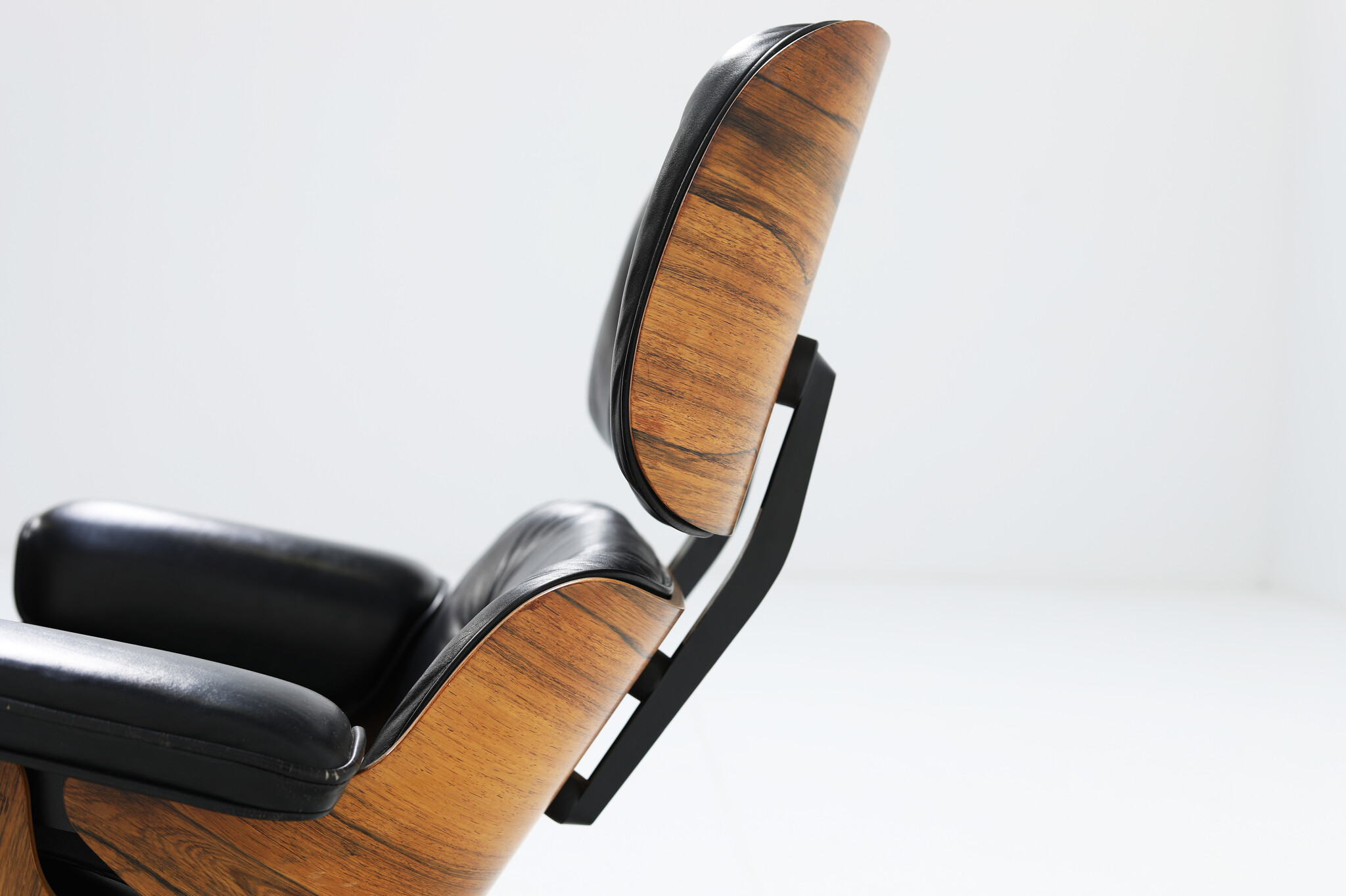 Vintage Eames Lounge  Chair Rose-wood, 1970's