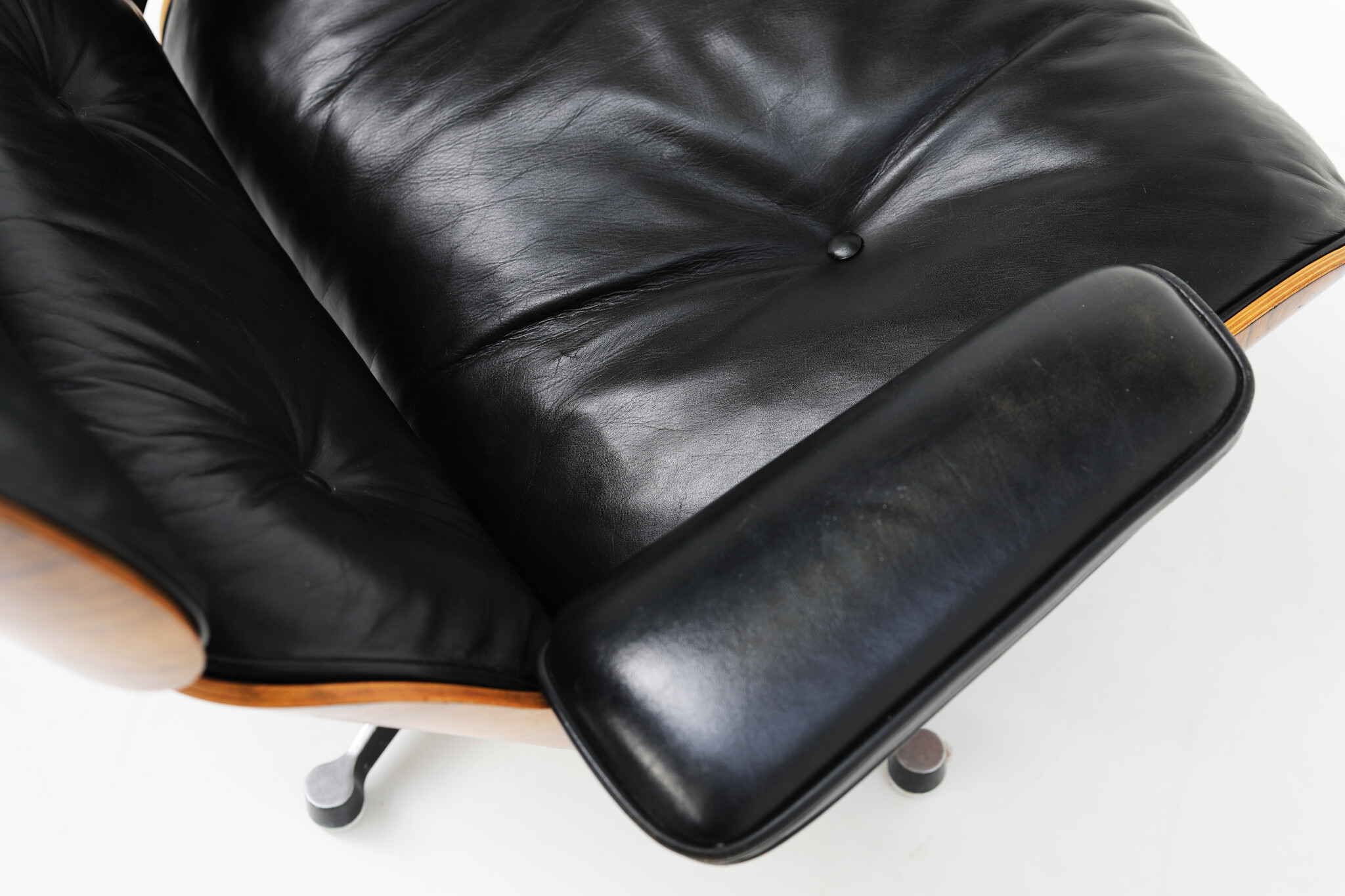 Vintage Eames Lounge  Chair Rose-wood, 1970's