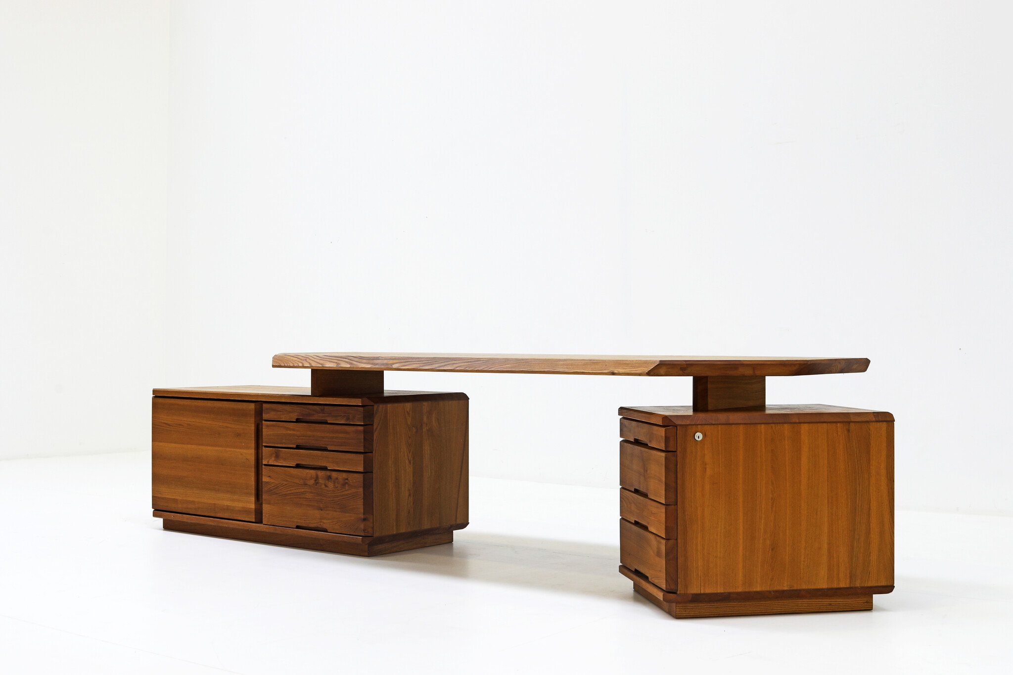 Bureau Pierre Chapo B40 en bois d'orme massif, années 1960