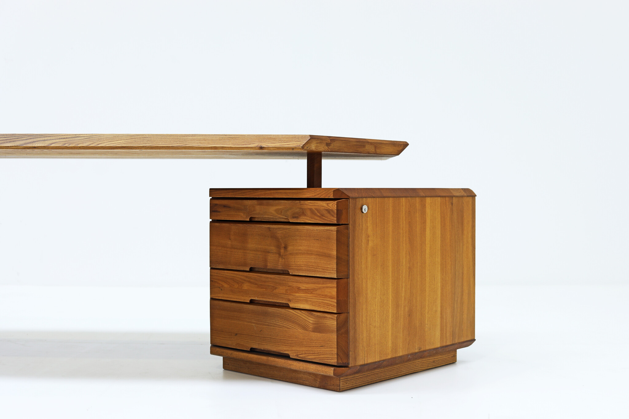 Bureau Pierre Chapo B40 en bois d'orme massif, années 1960