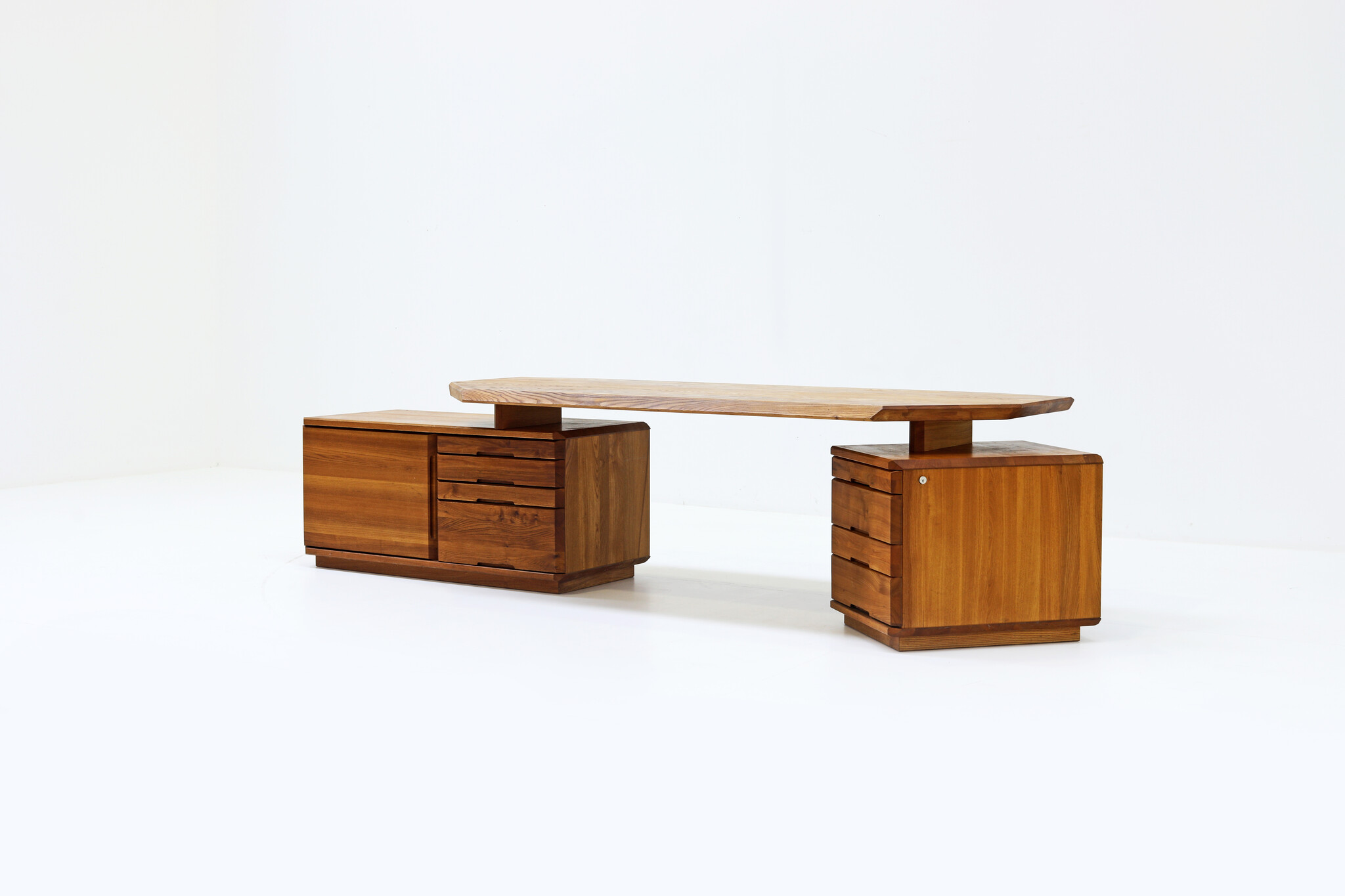 Bureau Pierre Chapo B40 en bois d'orme massif, années 1960