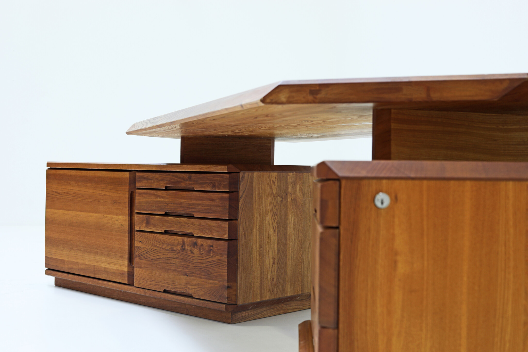 Bureau Pierre Chapo B40 en bois d'orme massif, années 1960