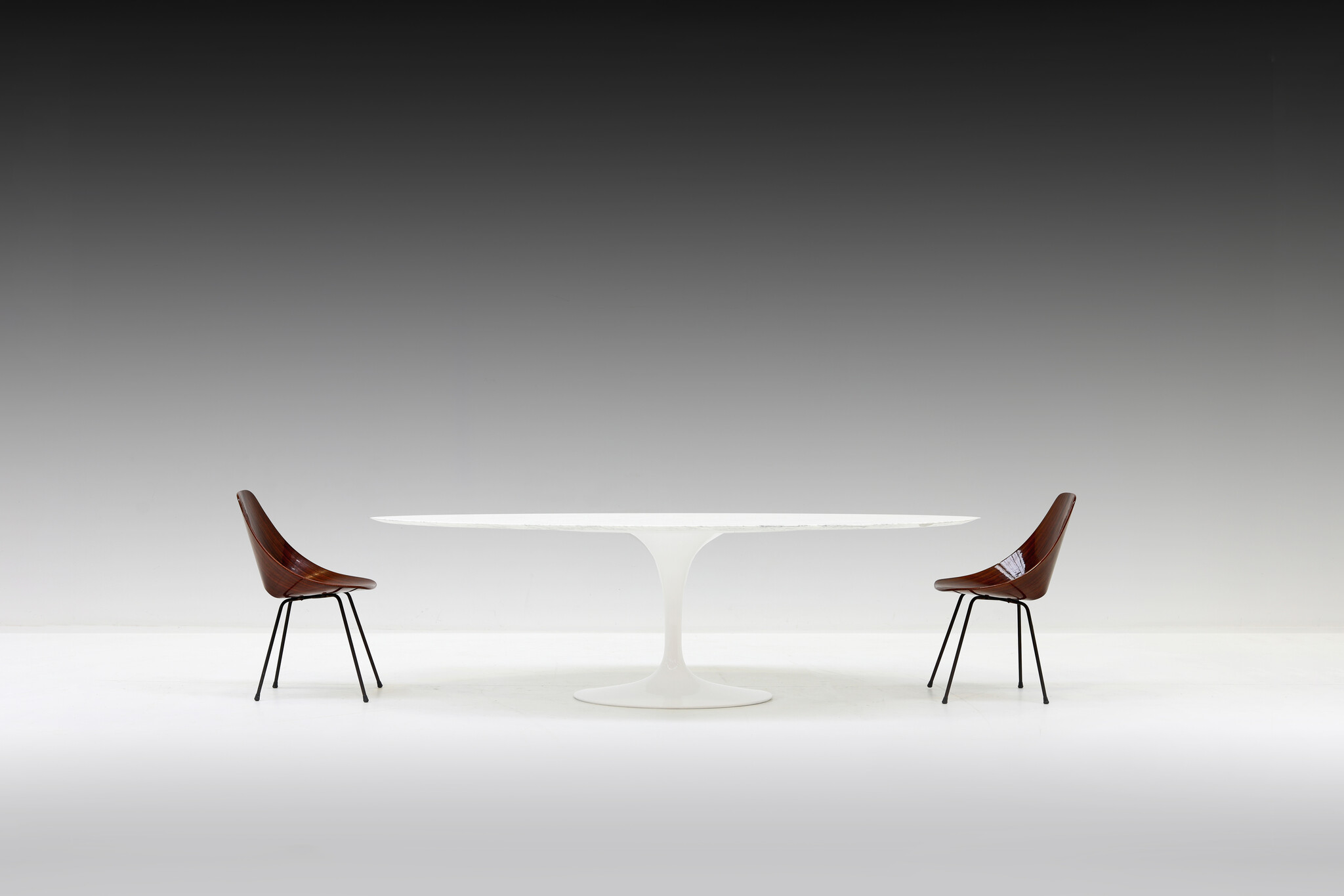 Marmeren Knoll Tulip ovale tafel ontworpen door Eero Saarinen