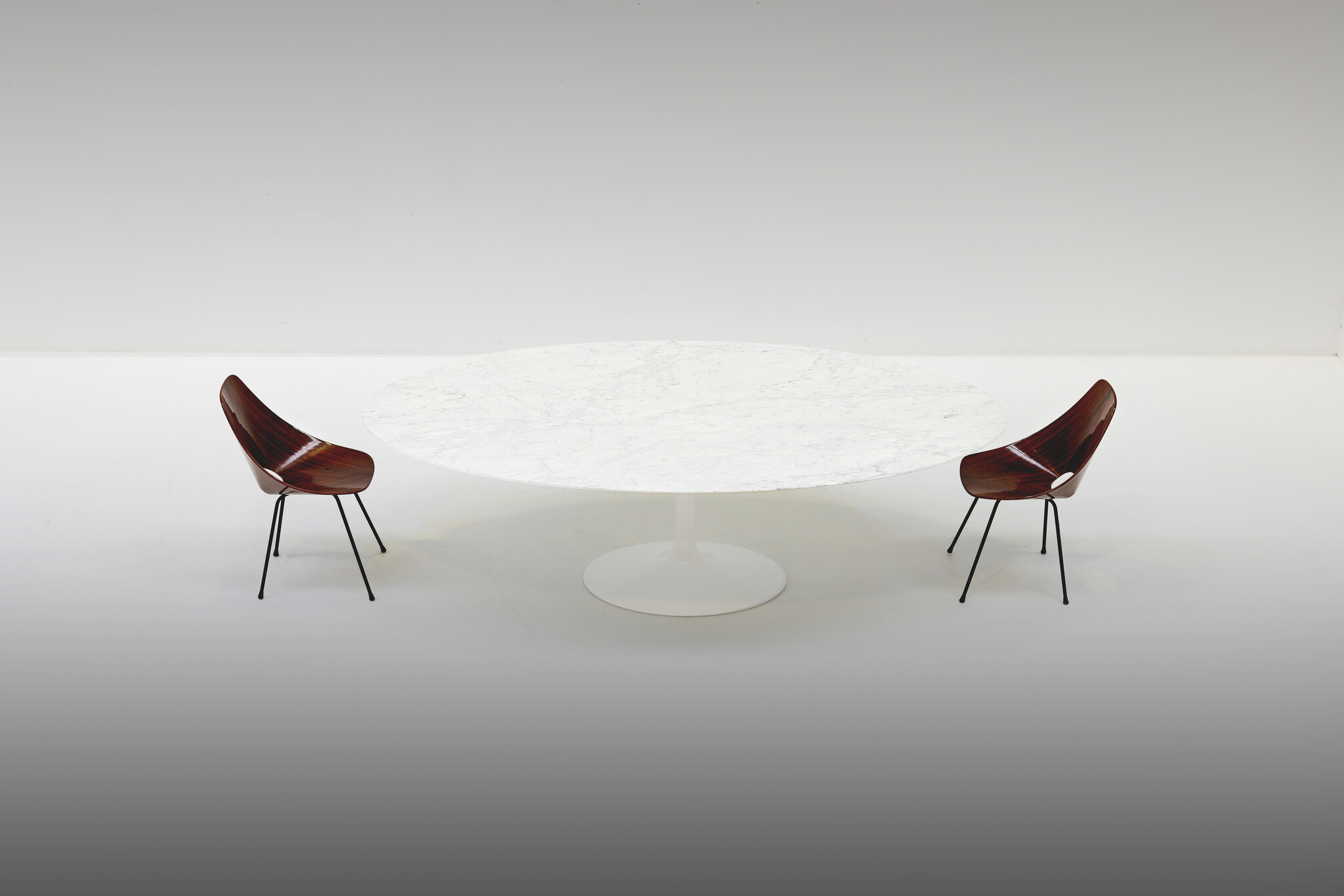 Marmeren Knoll Tulip ovale tafel ontworpen door Eero Saarinen