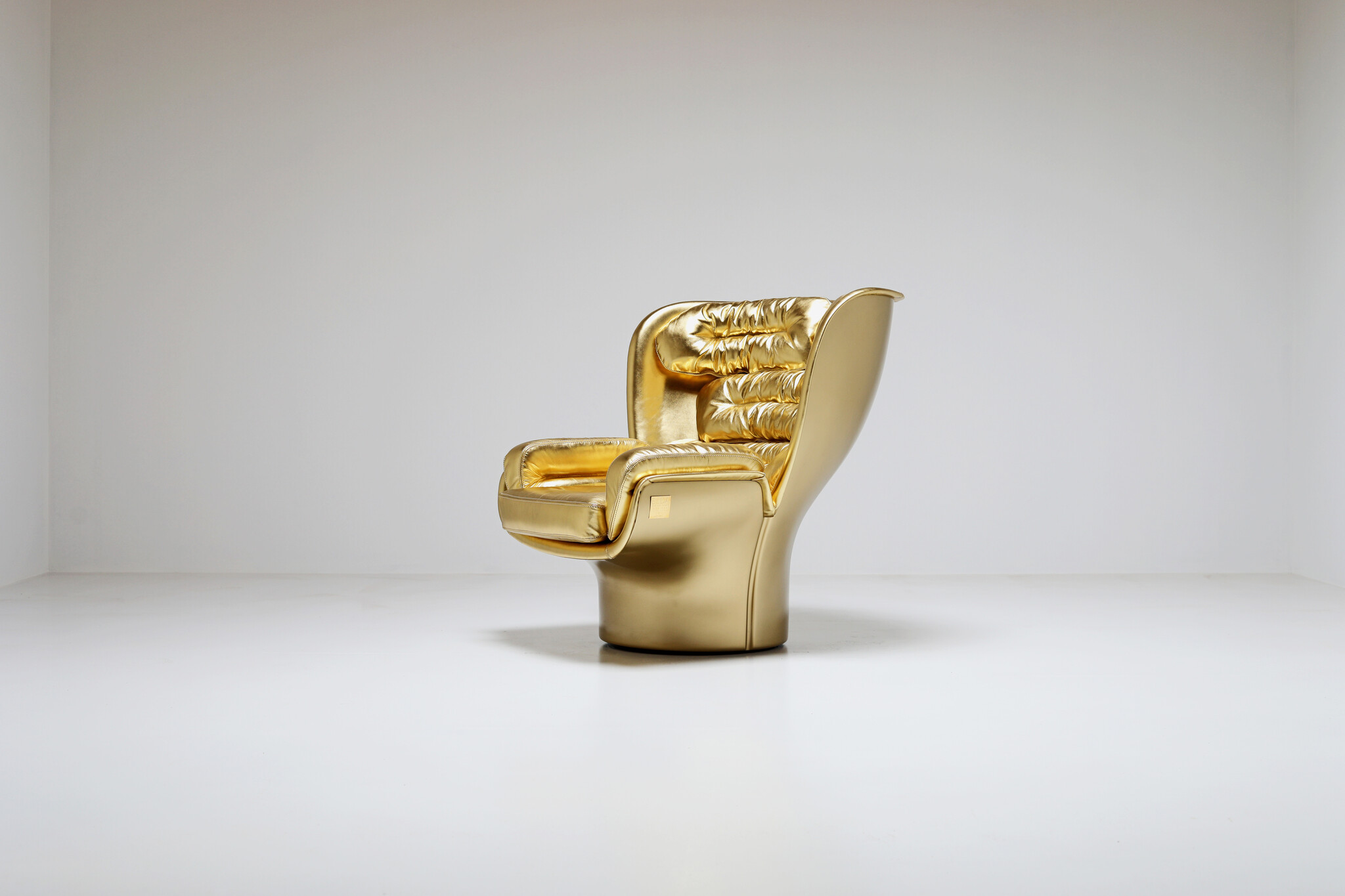 Golden Elda chair Limited edition door Joe Colombo