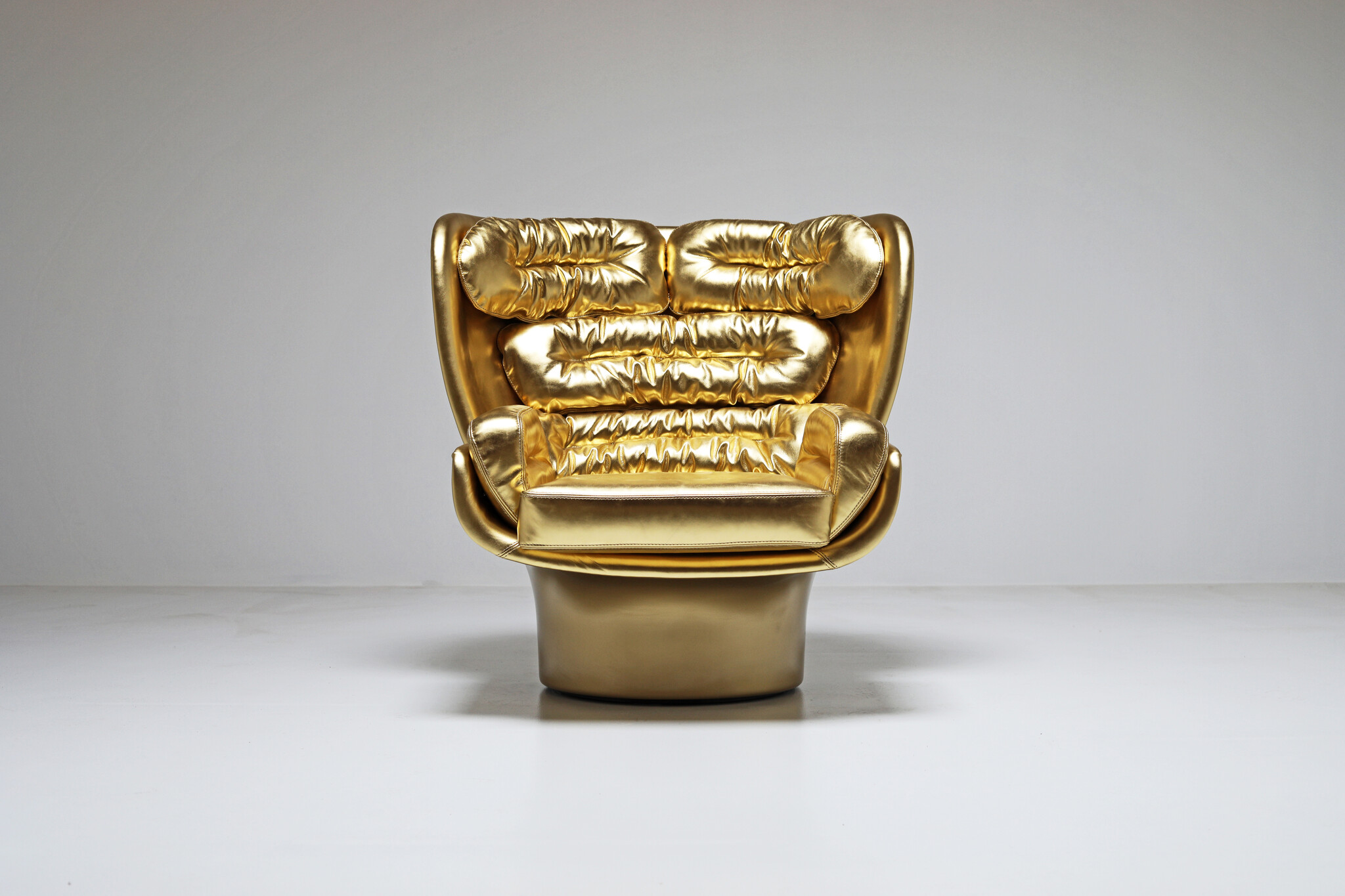 Golden Elda chair Limited edition door Joe Colombo