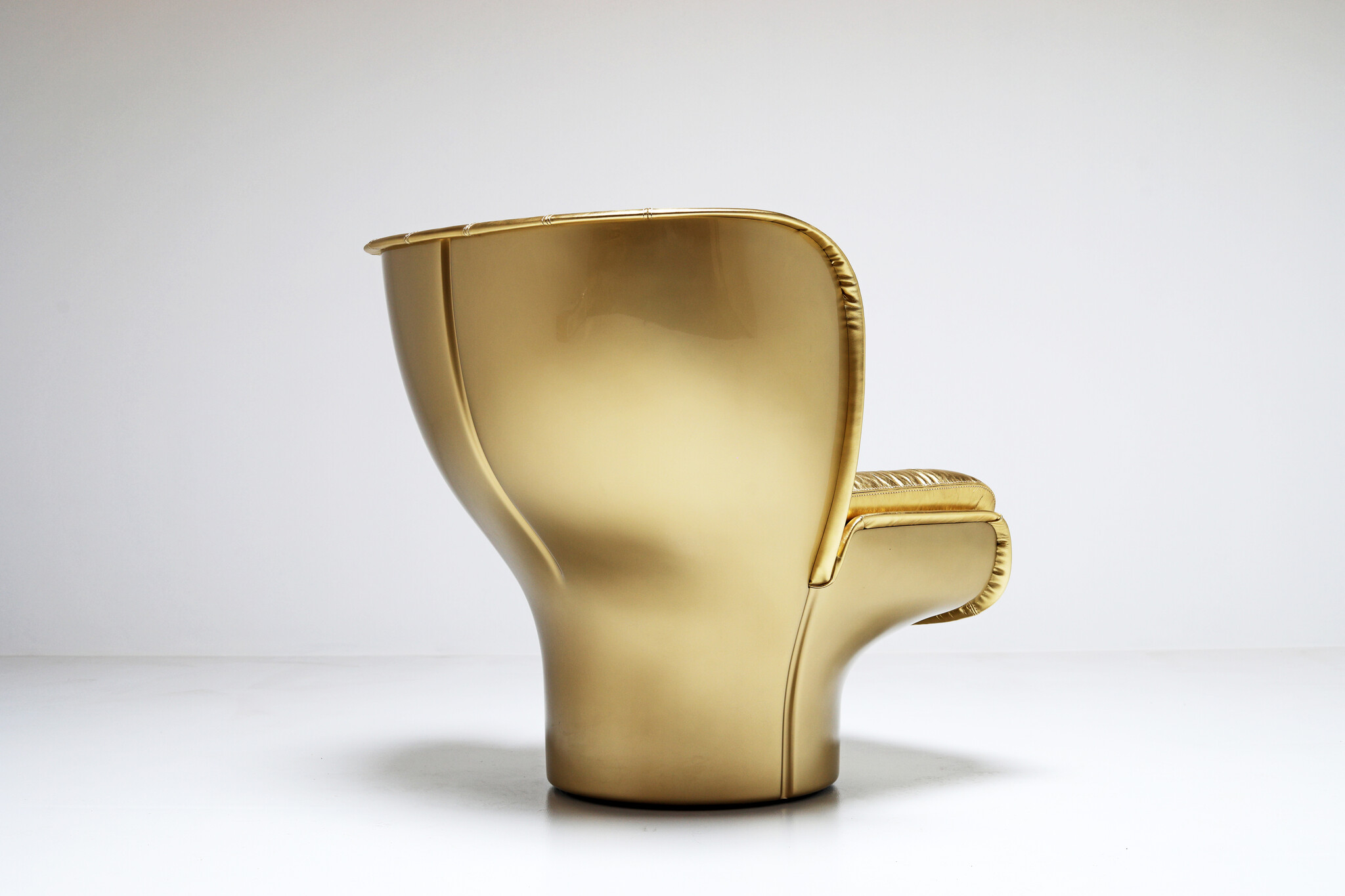 Golden Elda chair Limited edition door Joe Colombo