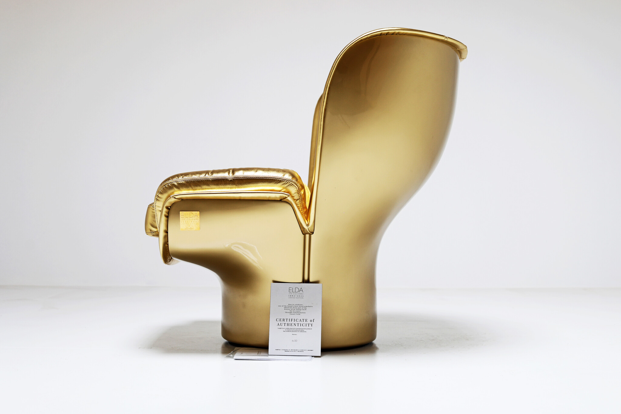 Golden Elda chair Limited edition door Joe Colombo