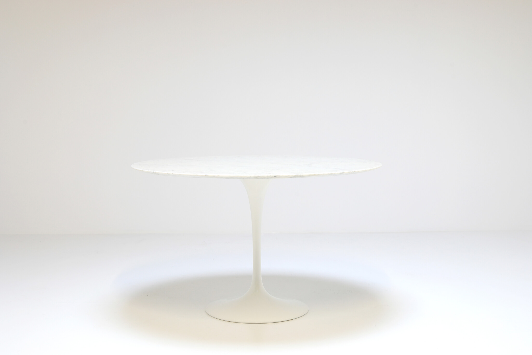 Knoll marble Tulip table designed by Eero Saarinen