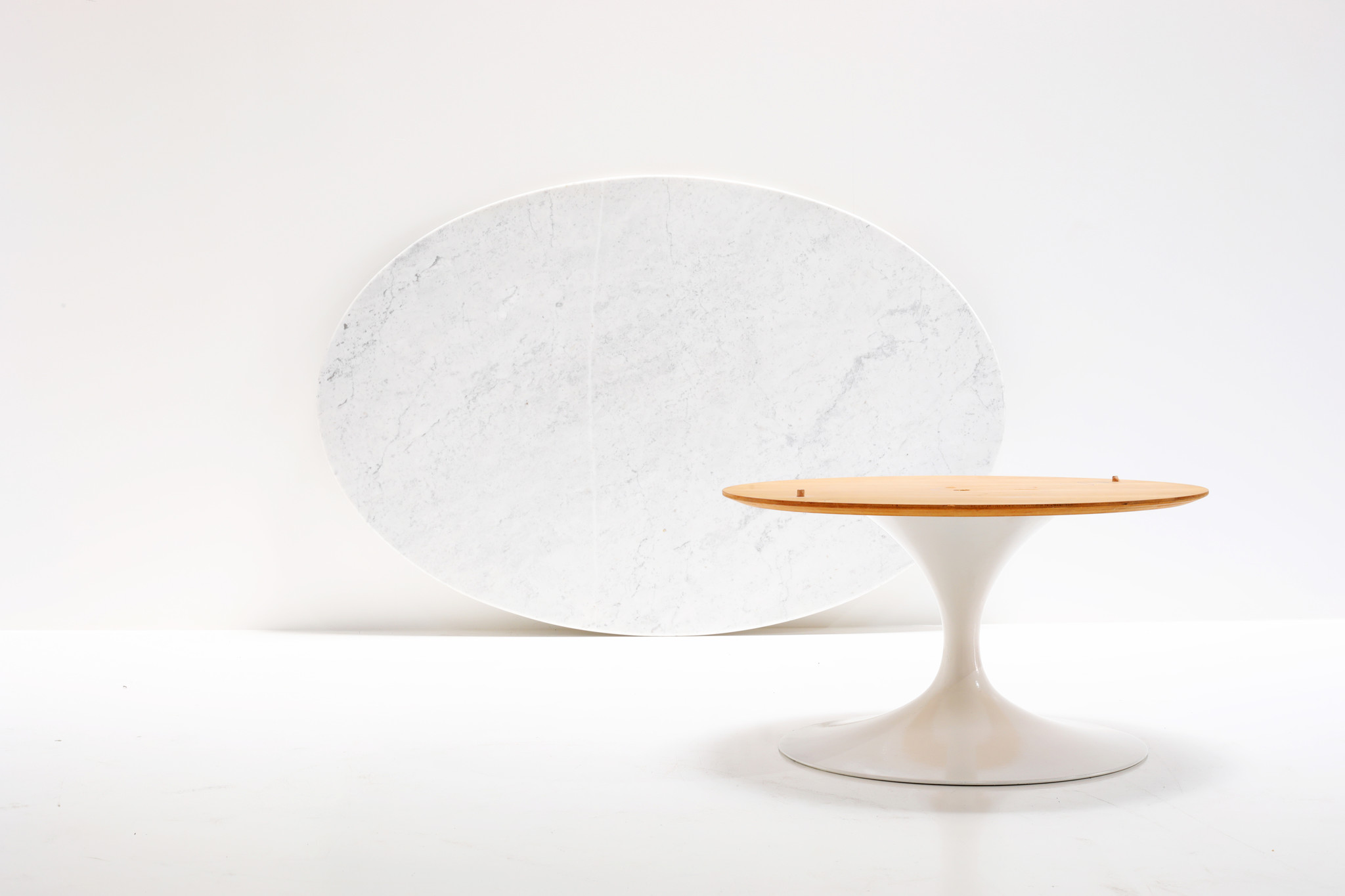 Original oval marble coffee table for Knoll produced by DeCoene Kortrijk