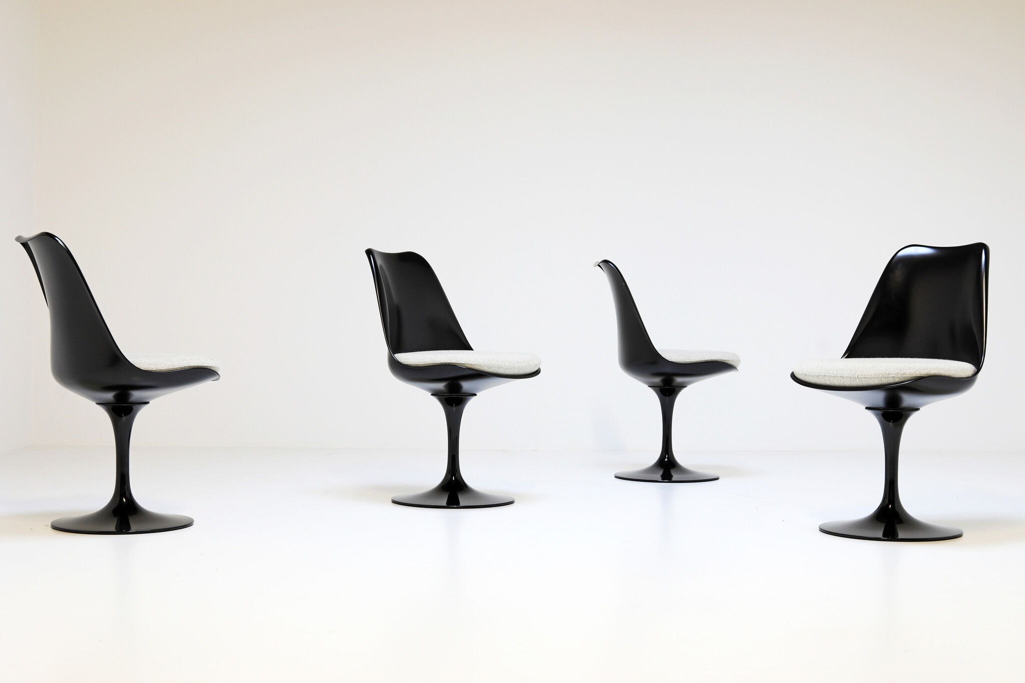 Chaises tulipes par Eero Saarinen pour Knoll International