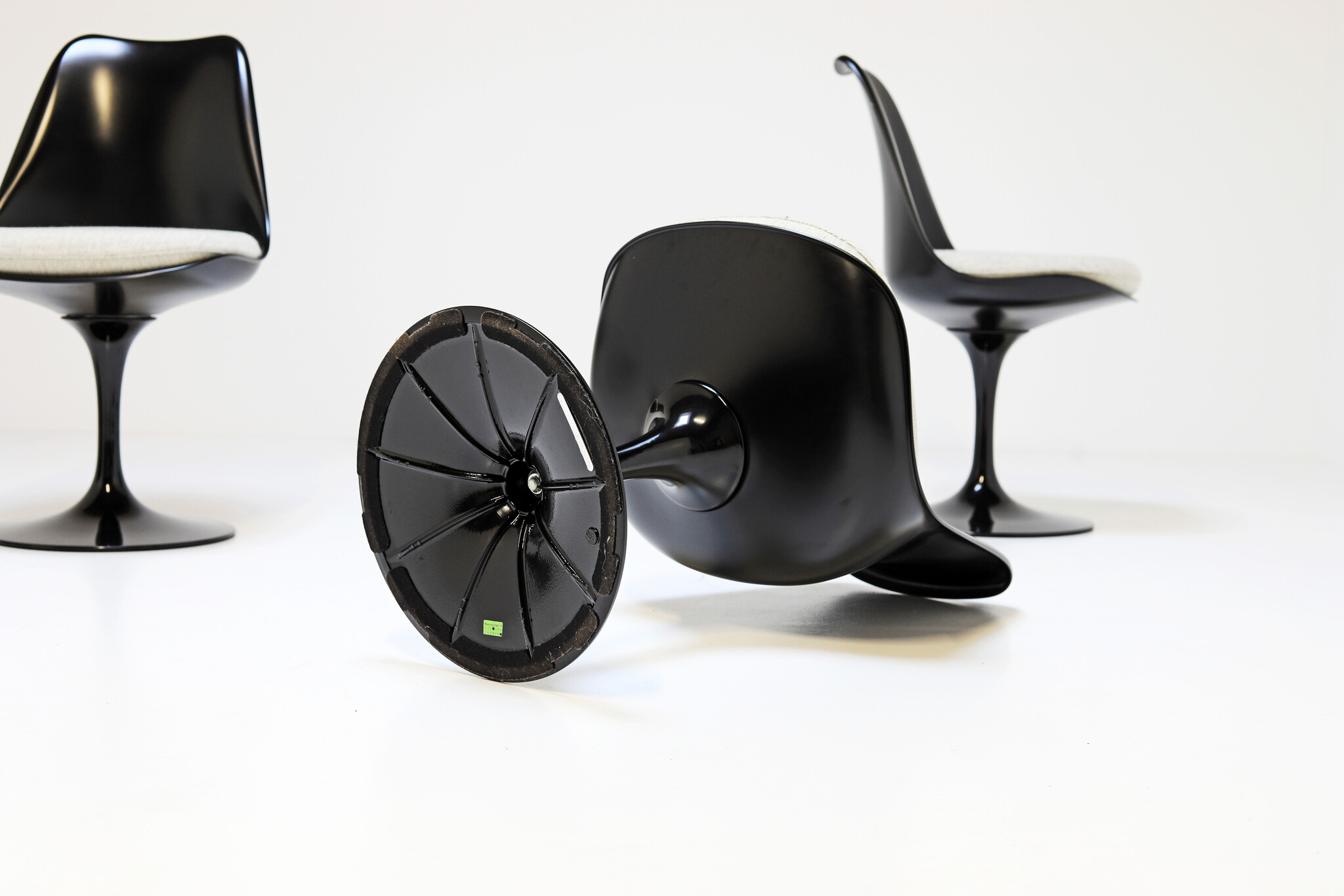 Tulip stoelen door Eero Saarinen voor Knoll International