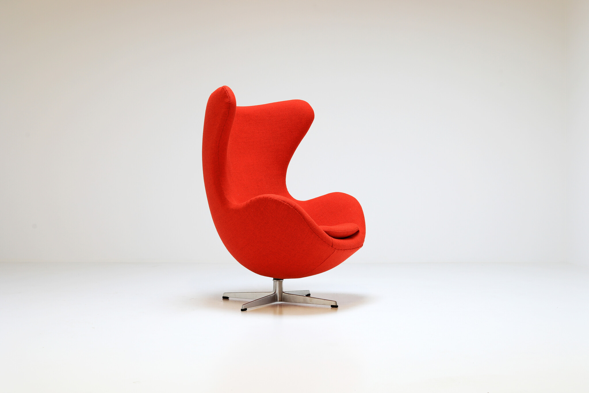 Egg Chair door Arne Jacobsen voor Fritz Hansen HET HUIS VAN WAUW