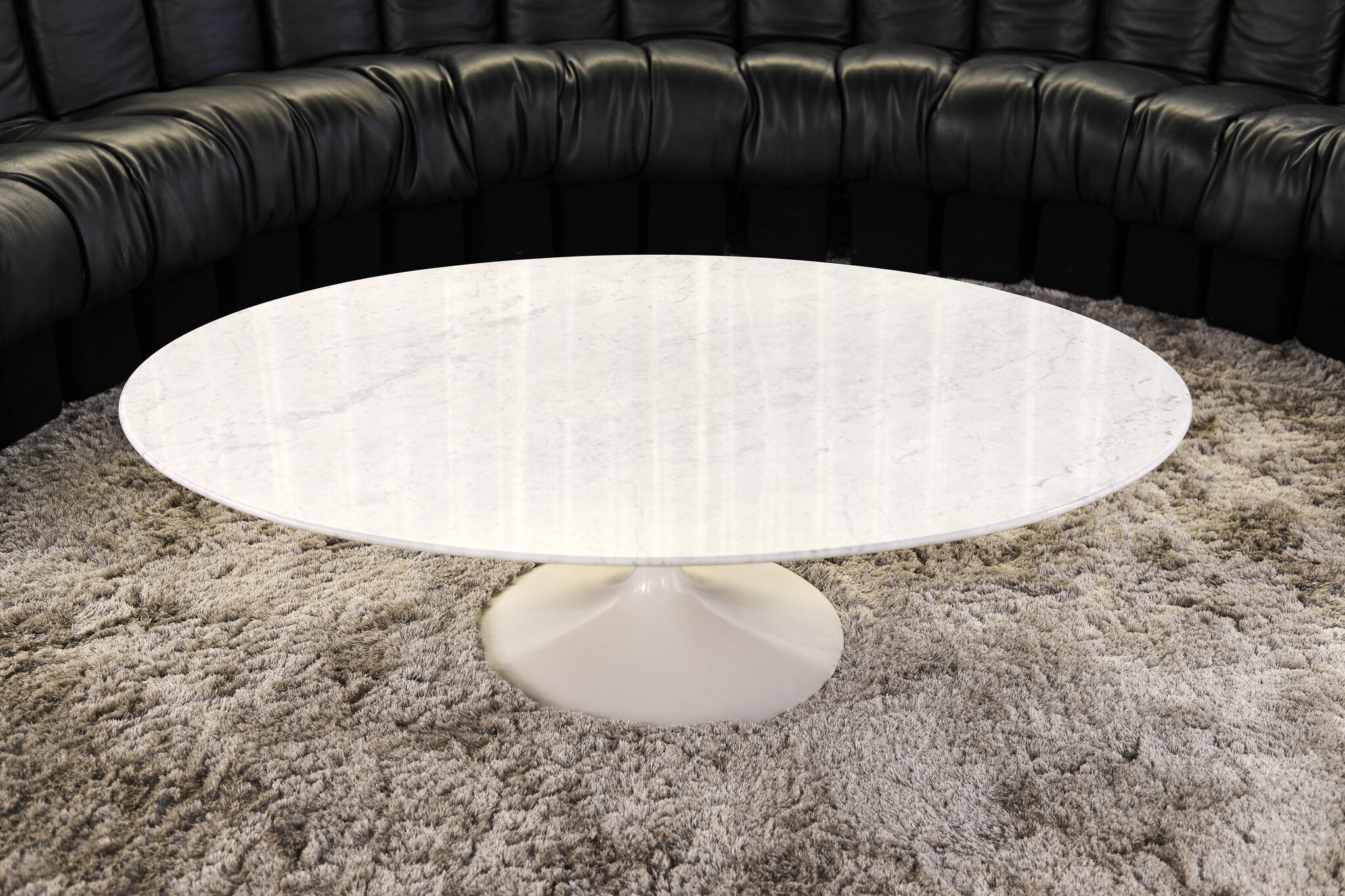 Table basse ovale en marbre originale pour Knoll produite par DeCoene Kortrijk