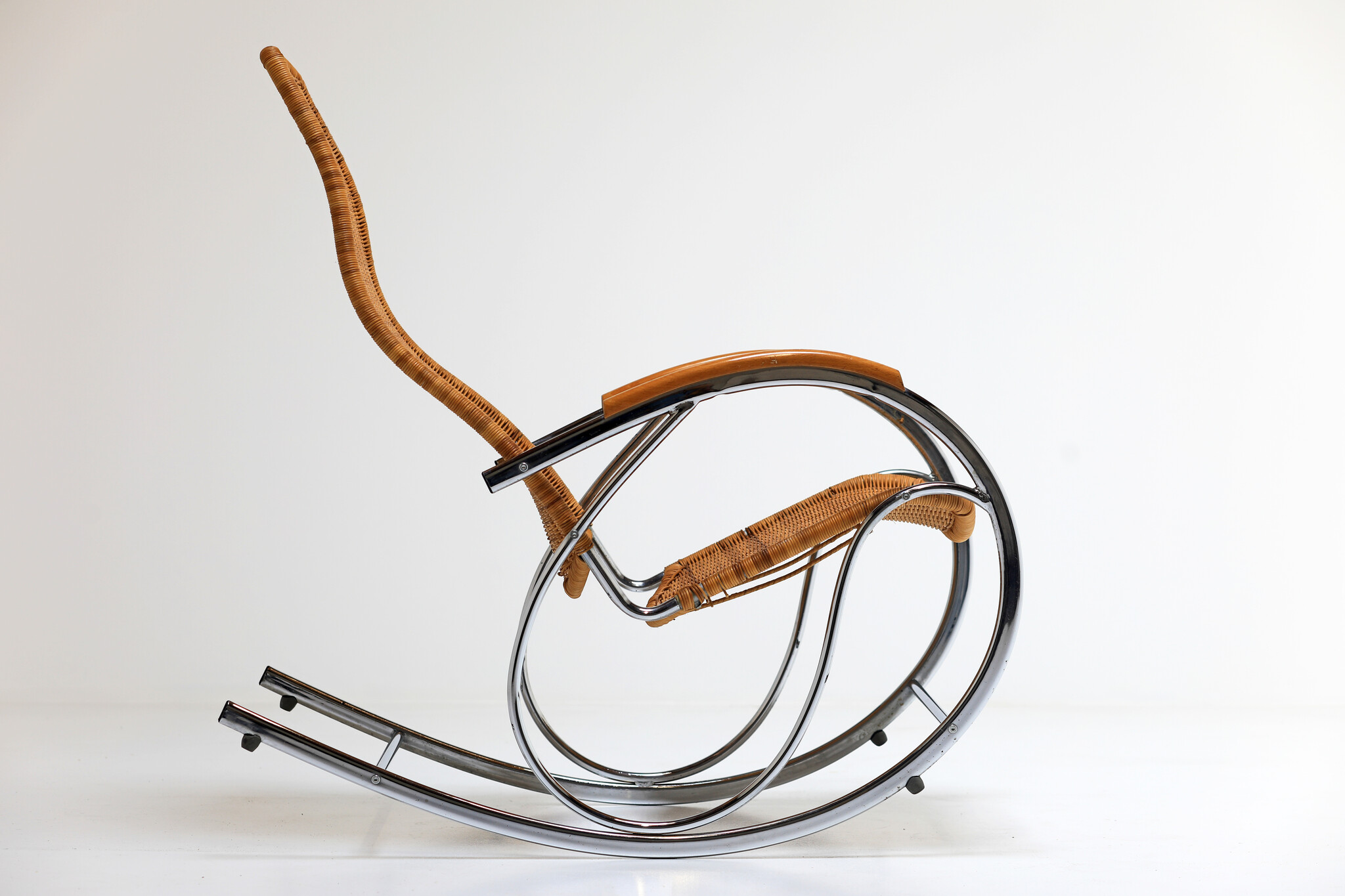 Rocking chair vintage en osier, 1970