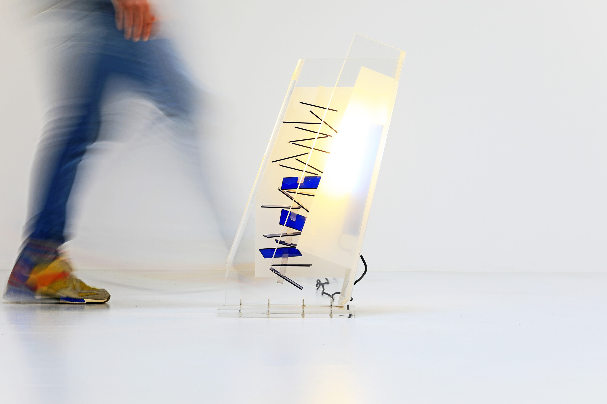 Lampe d'art en plexiglas, années 1980