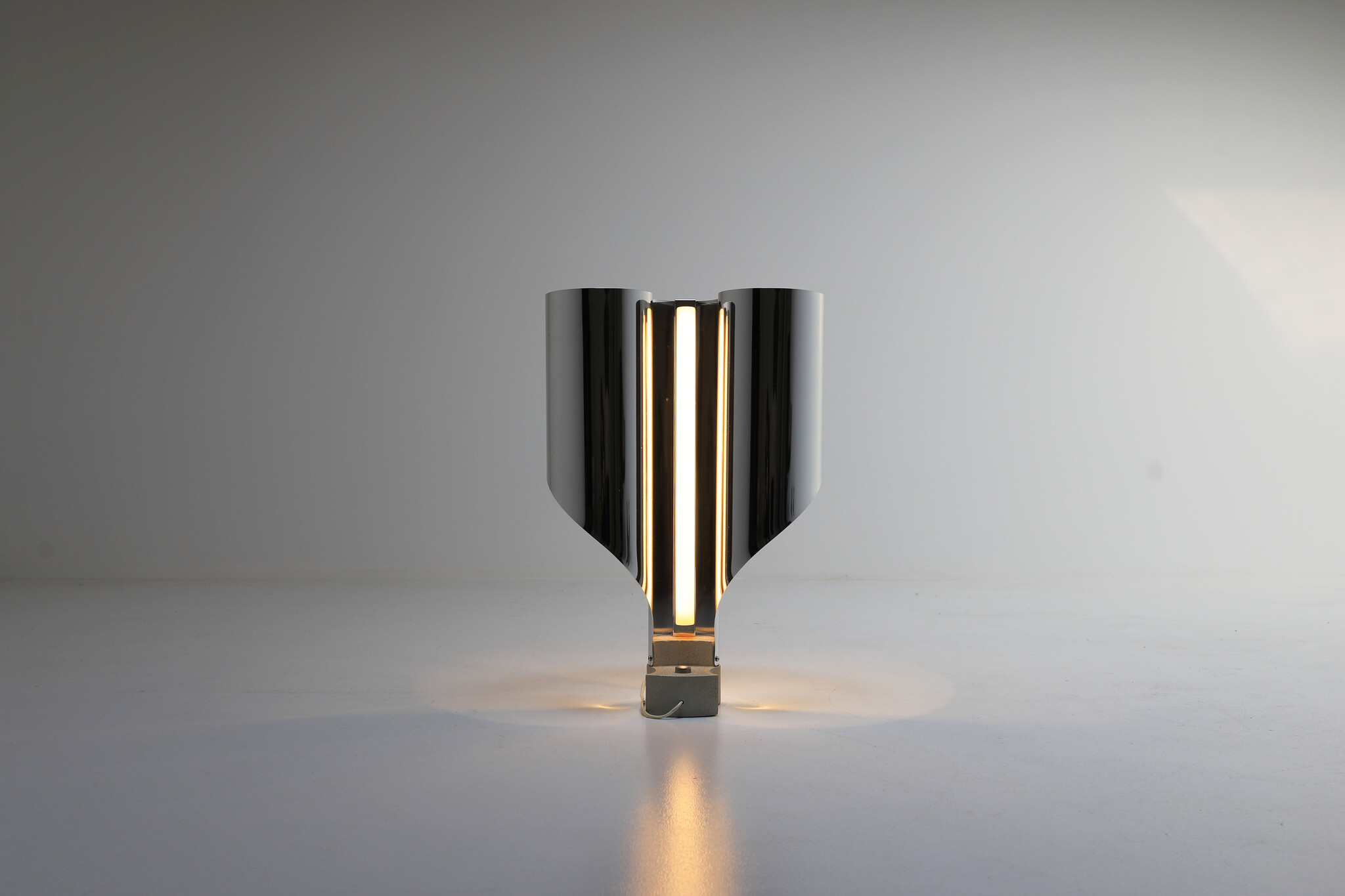 Spinnaker table lamp by Corsini & Wiskemann for Stilnovo, 1968