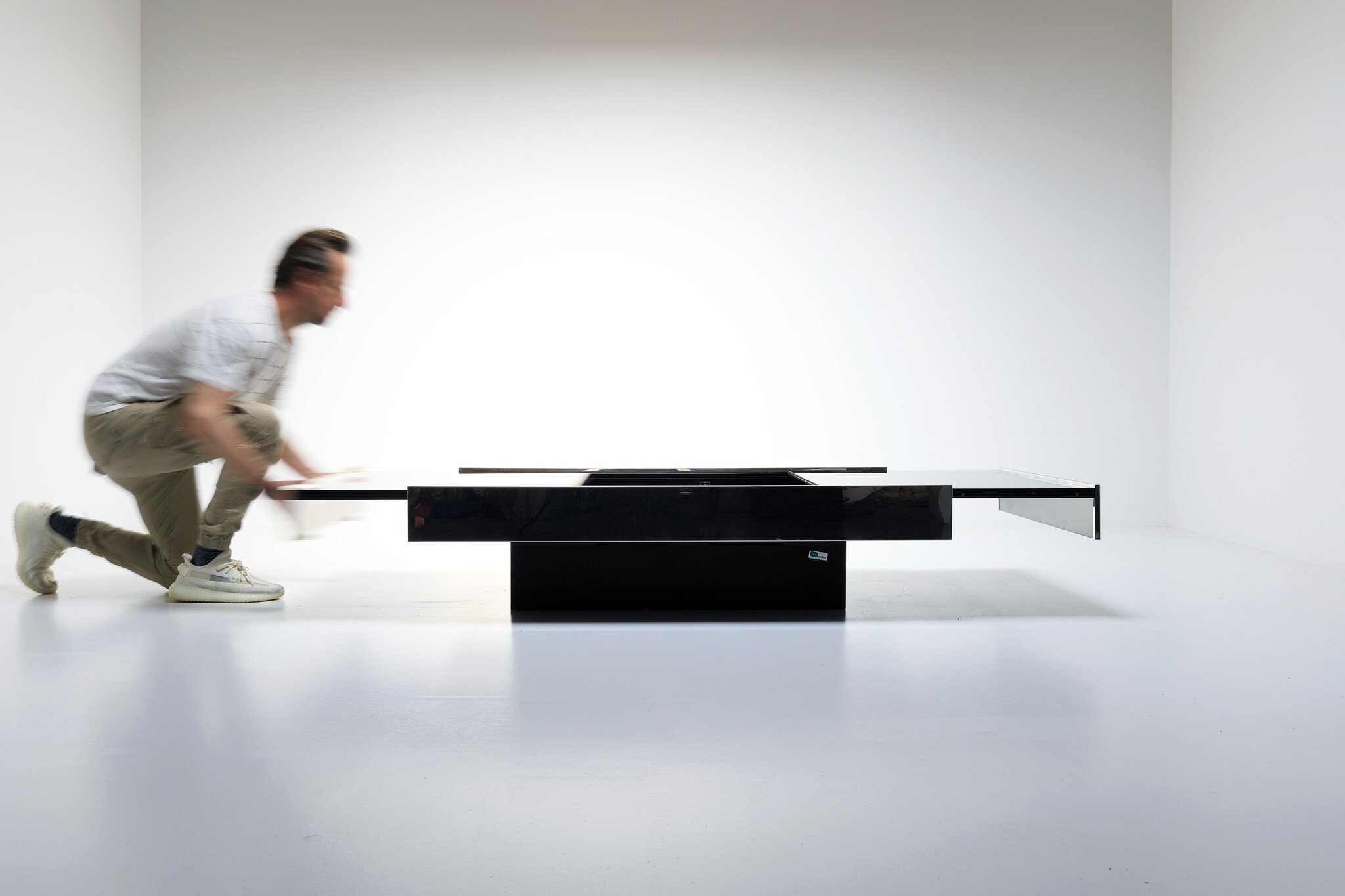 Table basse avec bar caché par Willy Rizzo pour Cidue, 1970.