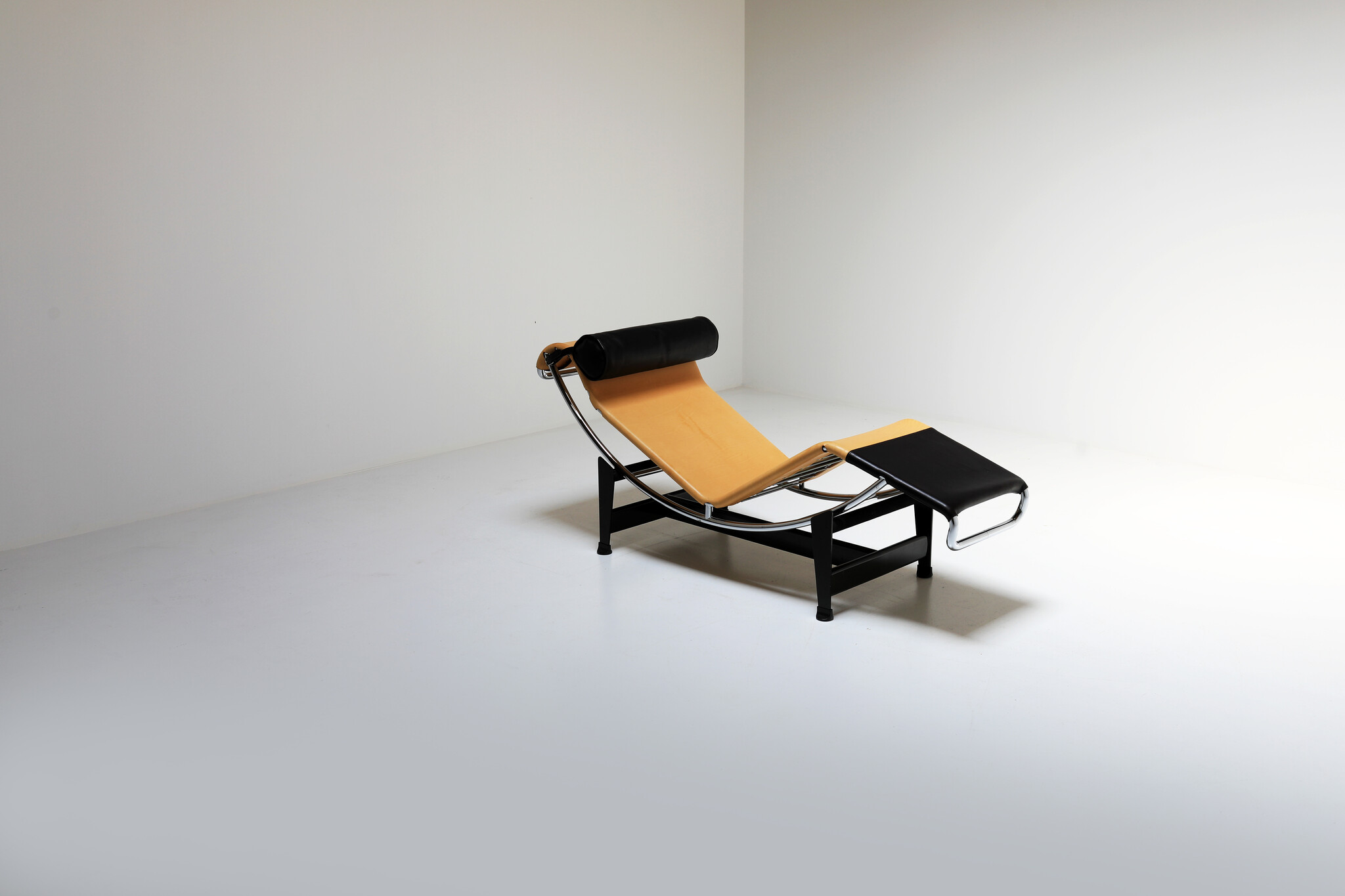 Corbusier LC4 “Louis Vuitton” limited Edition