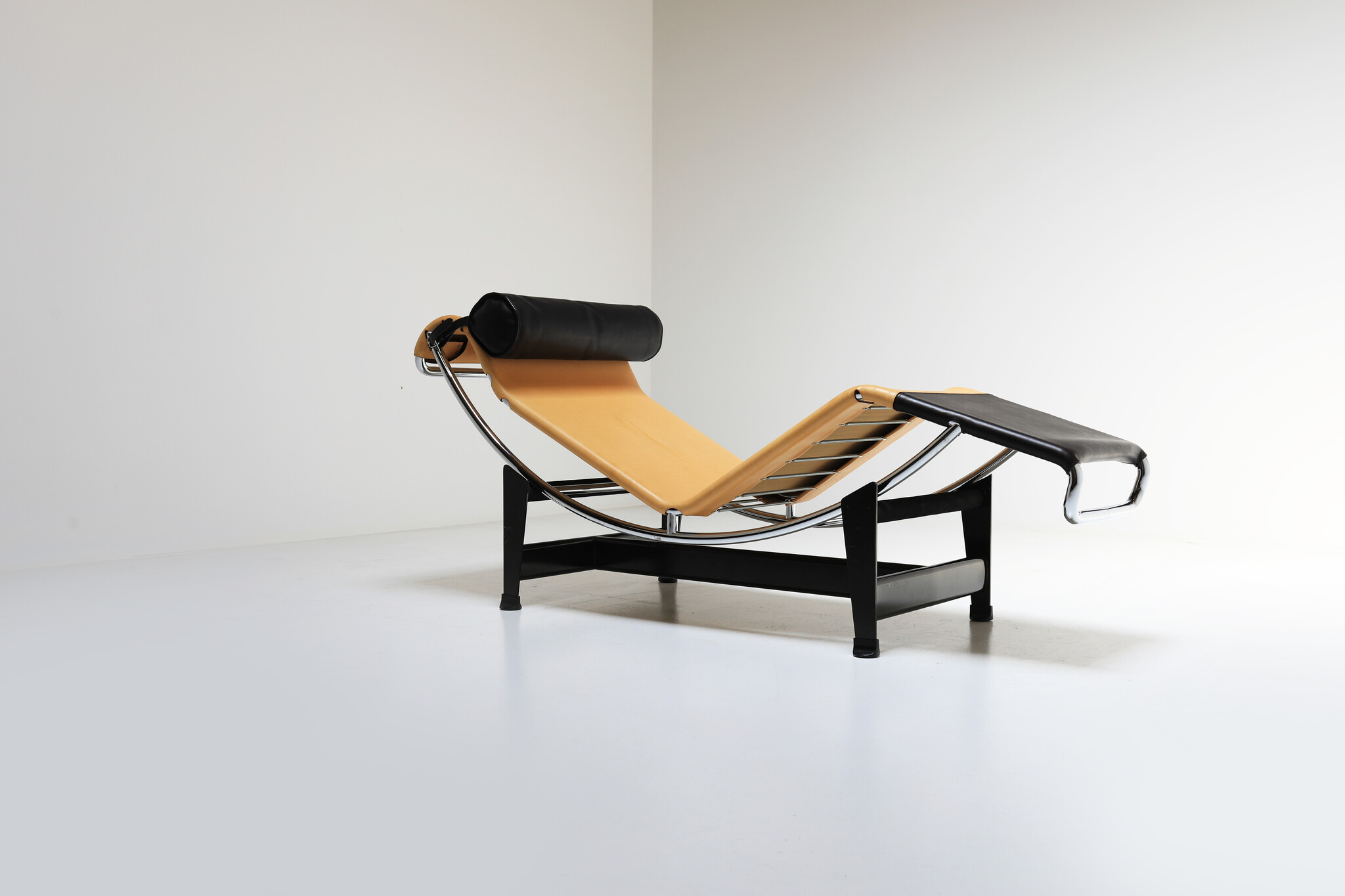 Corbusier LC4 Louis Vuitton Limited Edition WAUW