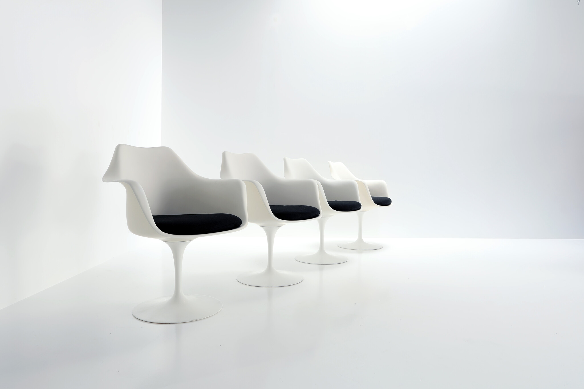 Set of 4 tulip armchairs by Eero Saarinen for knoll international