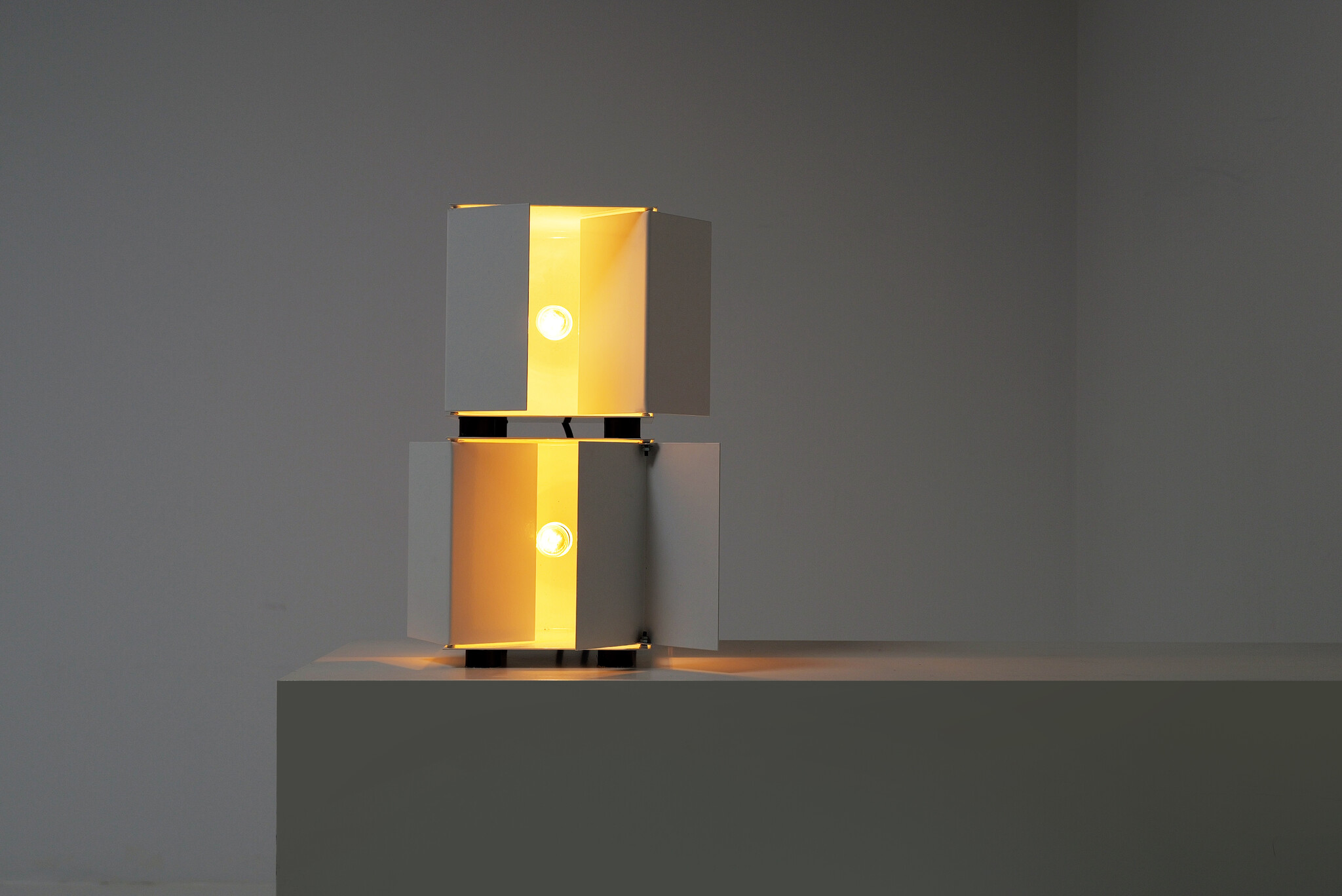 Lampe de table 3H attribuée par Paolo Tilche pour Sirrah, 1971