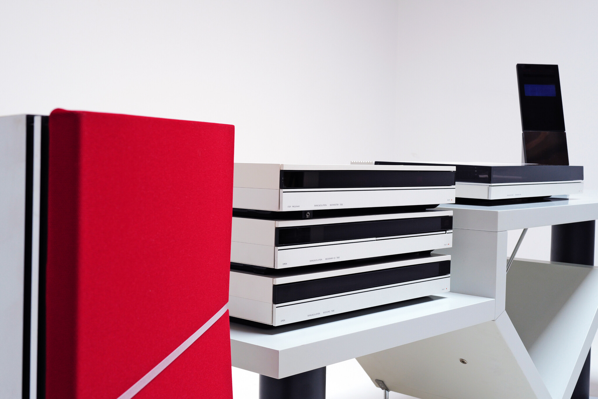Bang & Olufsen BeoSystem 7000, 1990's