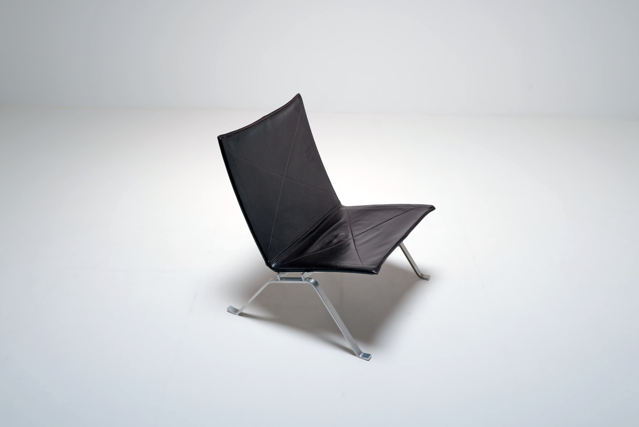 PK22 Poul Kjærholm geproduceerd door Fritz Hansen, 1988