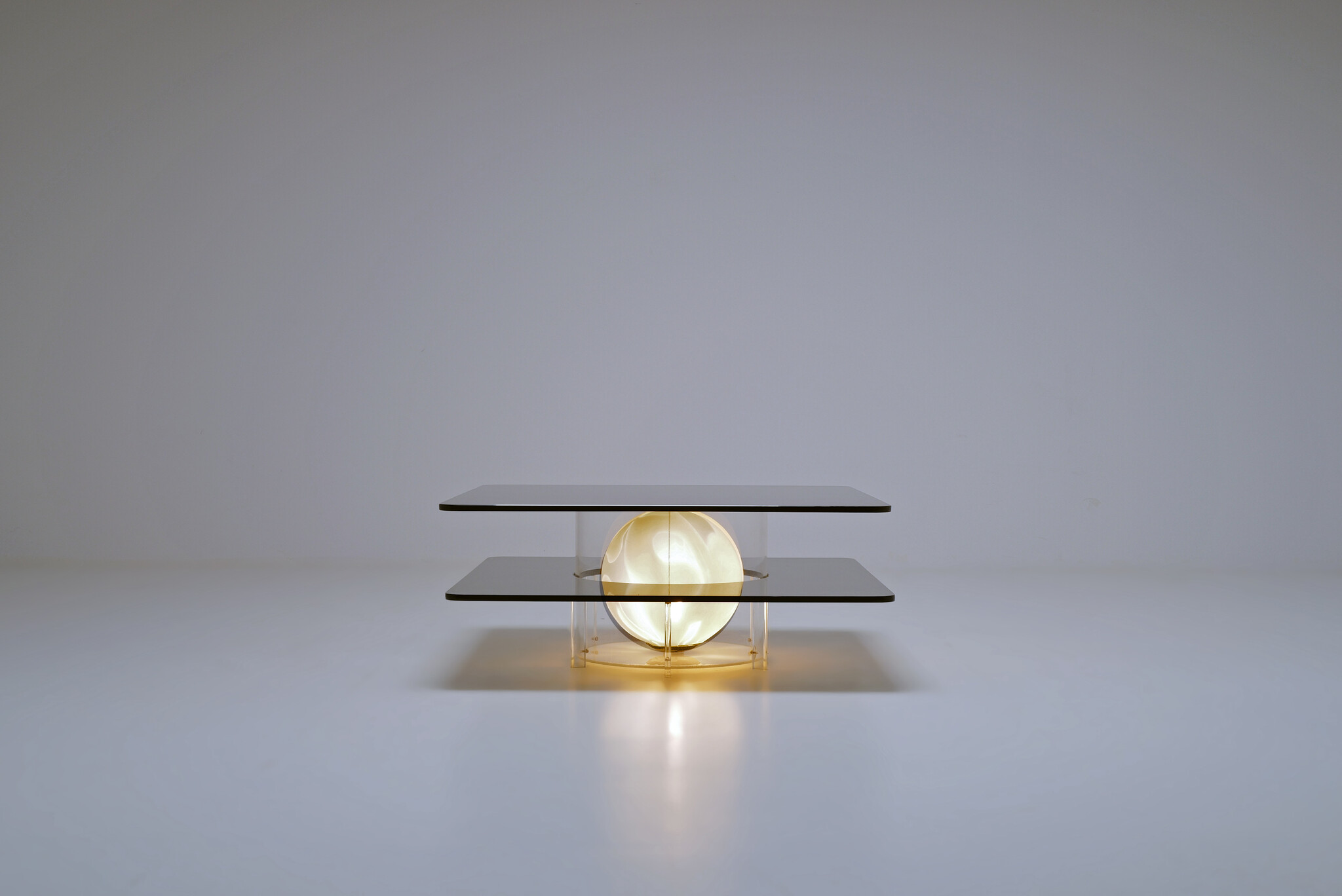 Table basse italienne Space Age en verre fumé avec lampe globe de Murano, années 1970