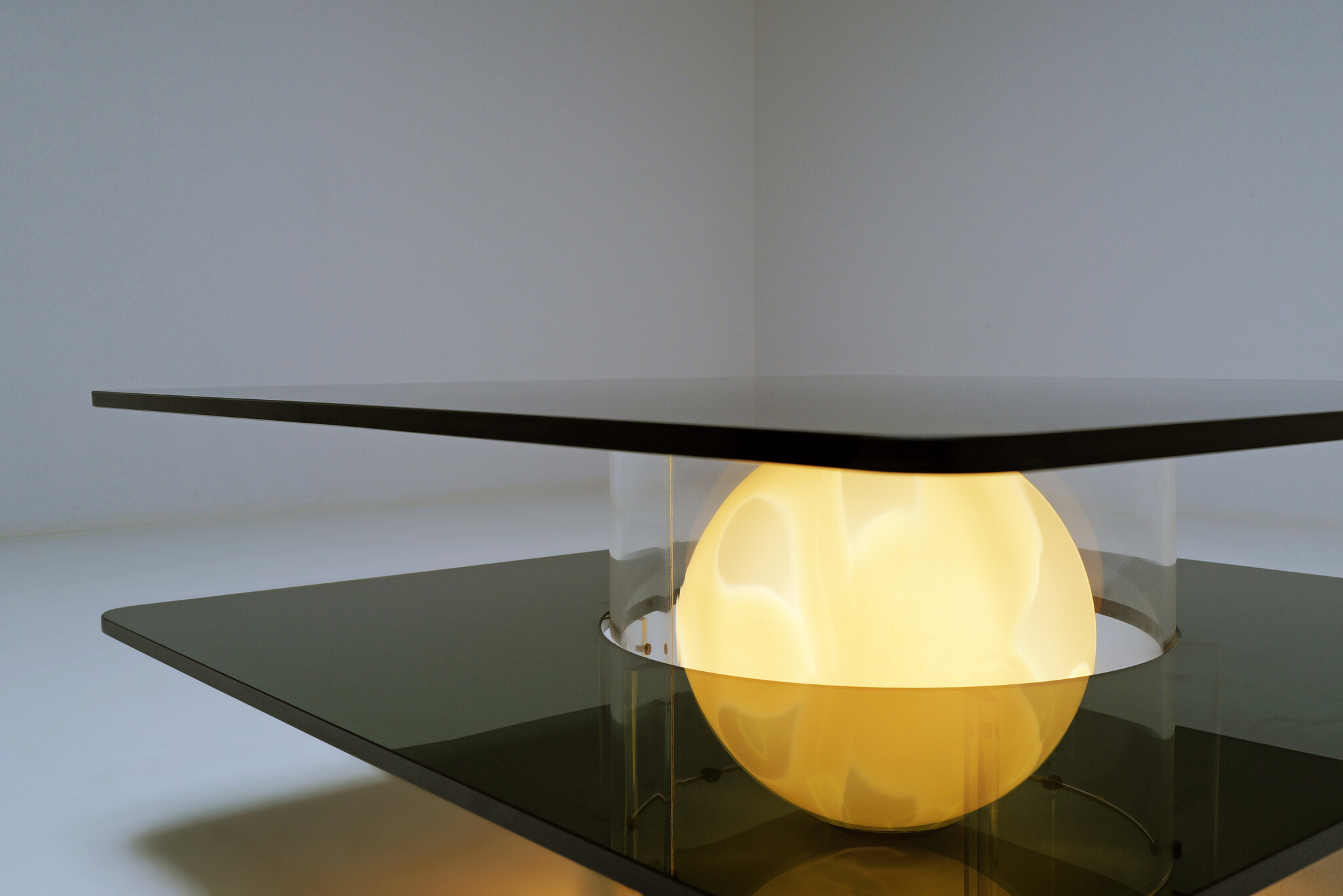 Table basse italienne Space Age en verre fumé avec lampe globe de Murano, années 1970