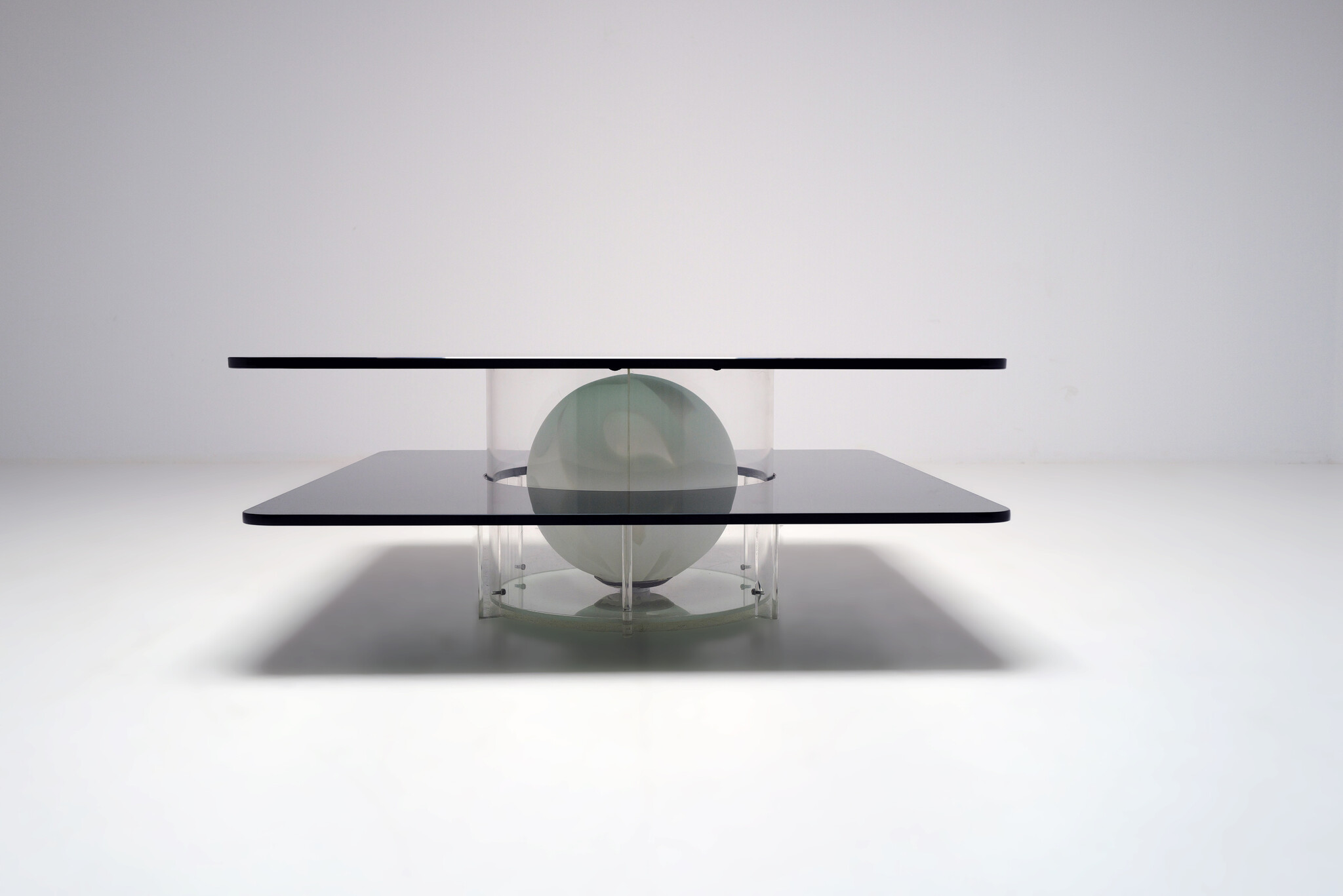 Table basse italienne Space Age en verre fumé avec lampe globe de Murano, années 1970