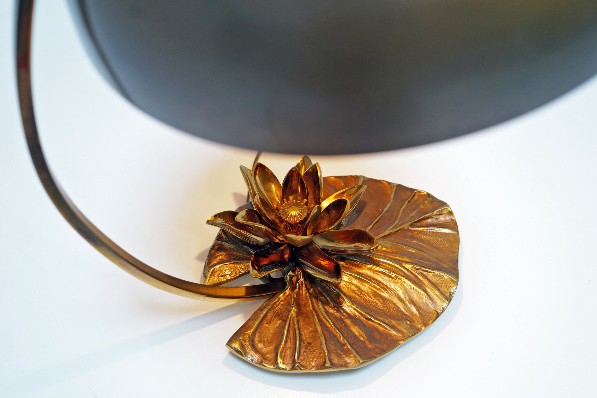 Lampe nénuphar de Maison Charles, années 1970