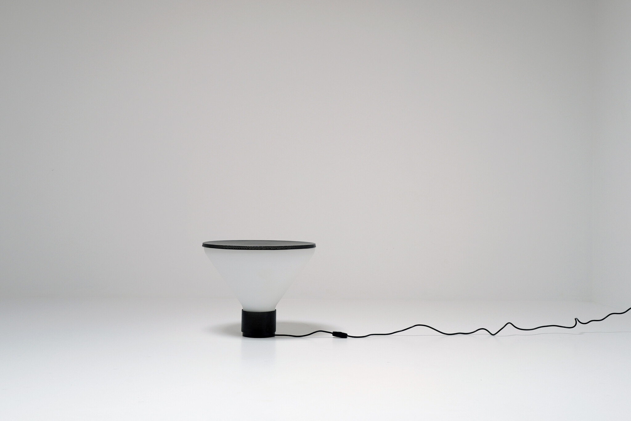 Fontana Arte Tafellamp Model 2657 van Gregotti Associati, 1980's