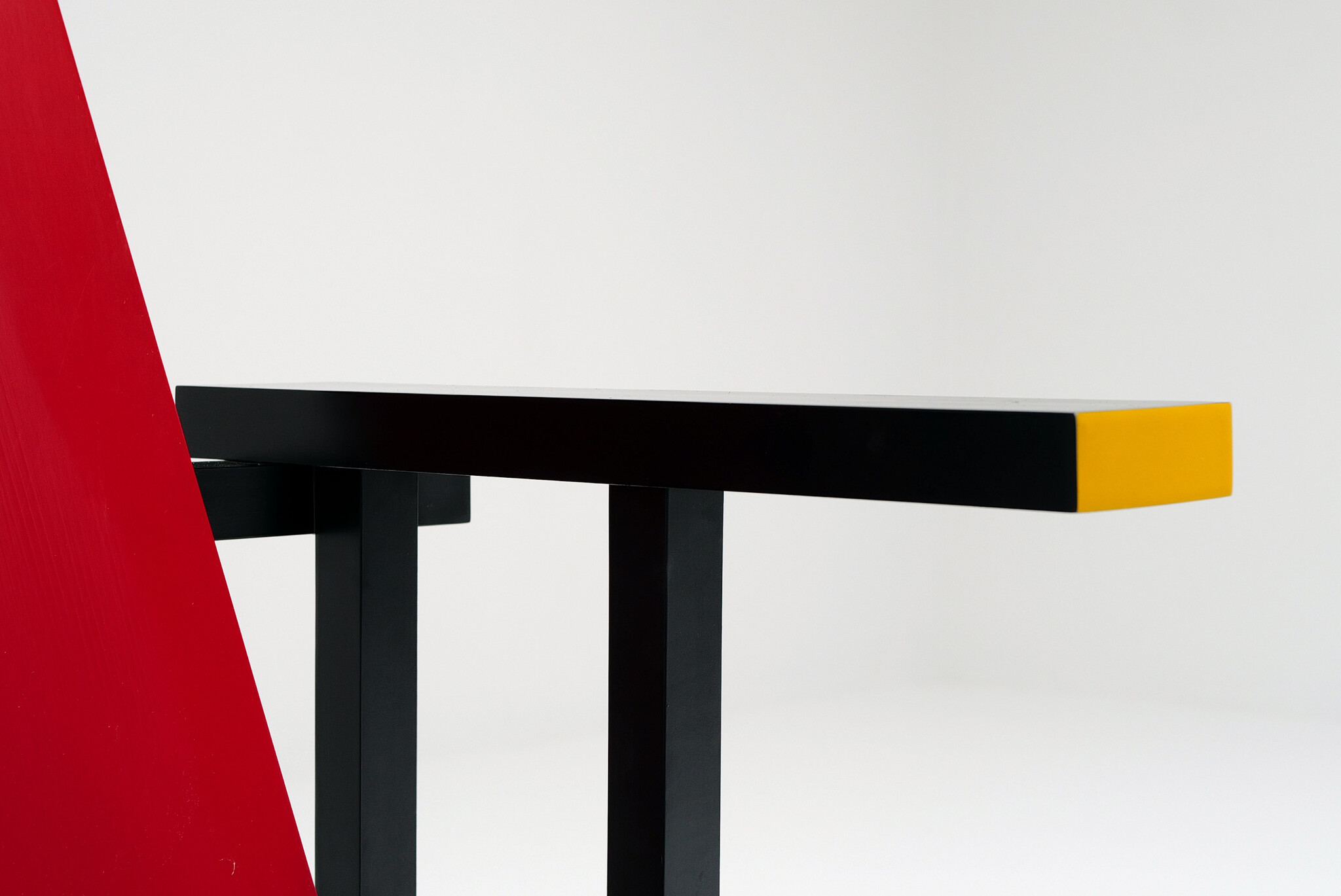 Chaise rouge et bleue de Gerrit Rietveld pour Cassina