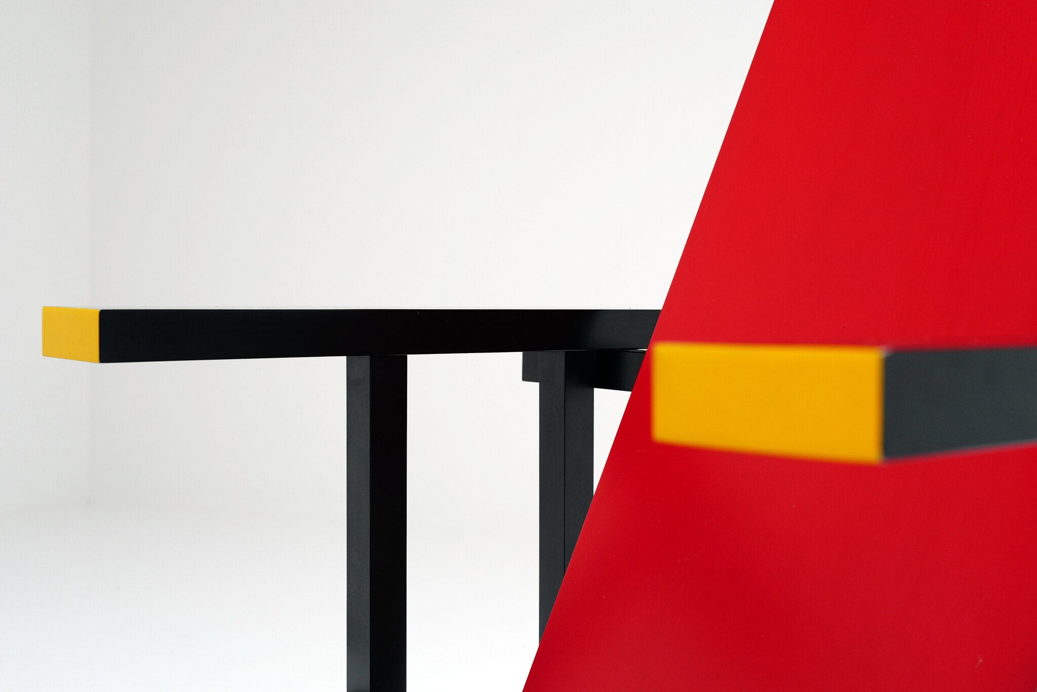 Chaise rouge et bleue de Gerrit Rietveld pour Cassina