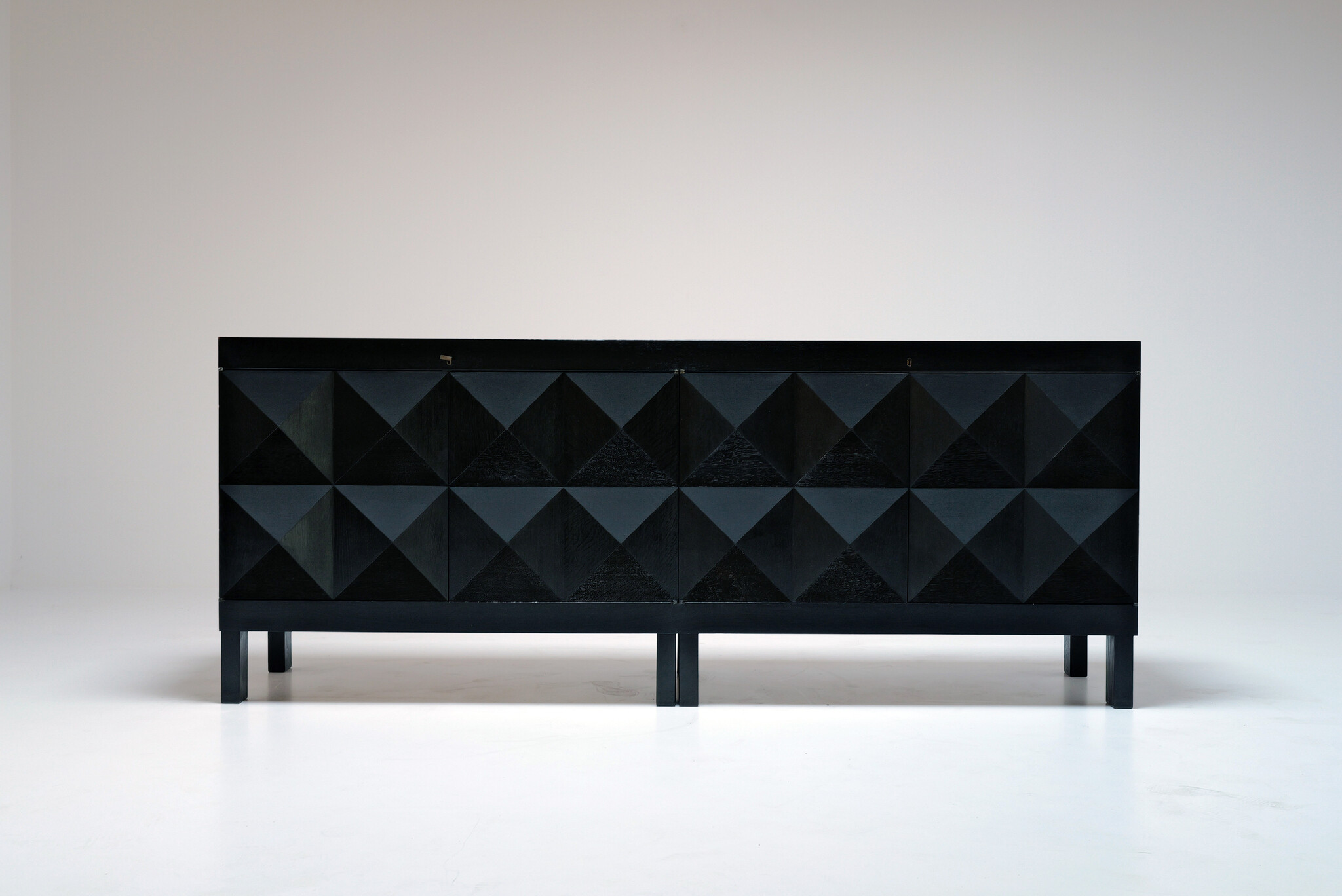Zeldzame Brutalistische sideboard  Van J. Batenburg Voor E.M.Y, Belgie 1969