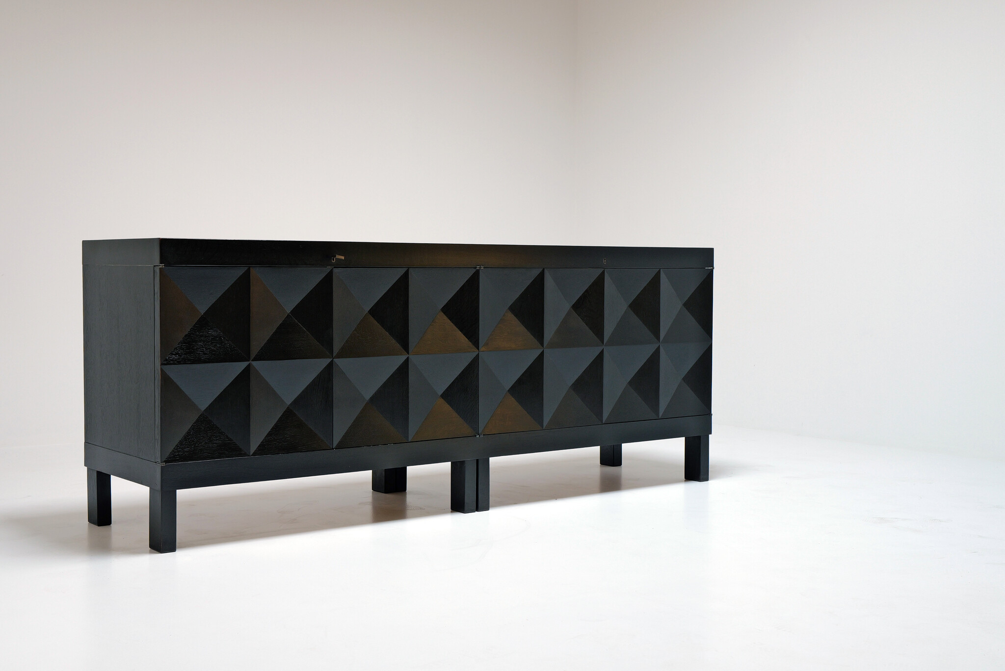 Zeldzame Brutalistische sideboard  Van J. Batenburg Voor E.M.Y, Belgie 1969