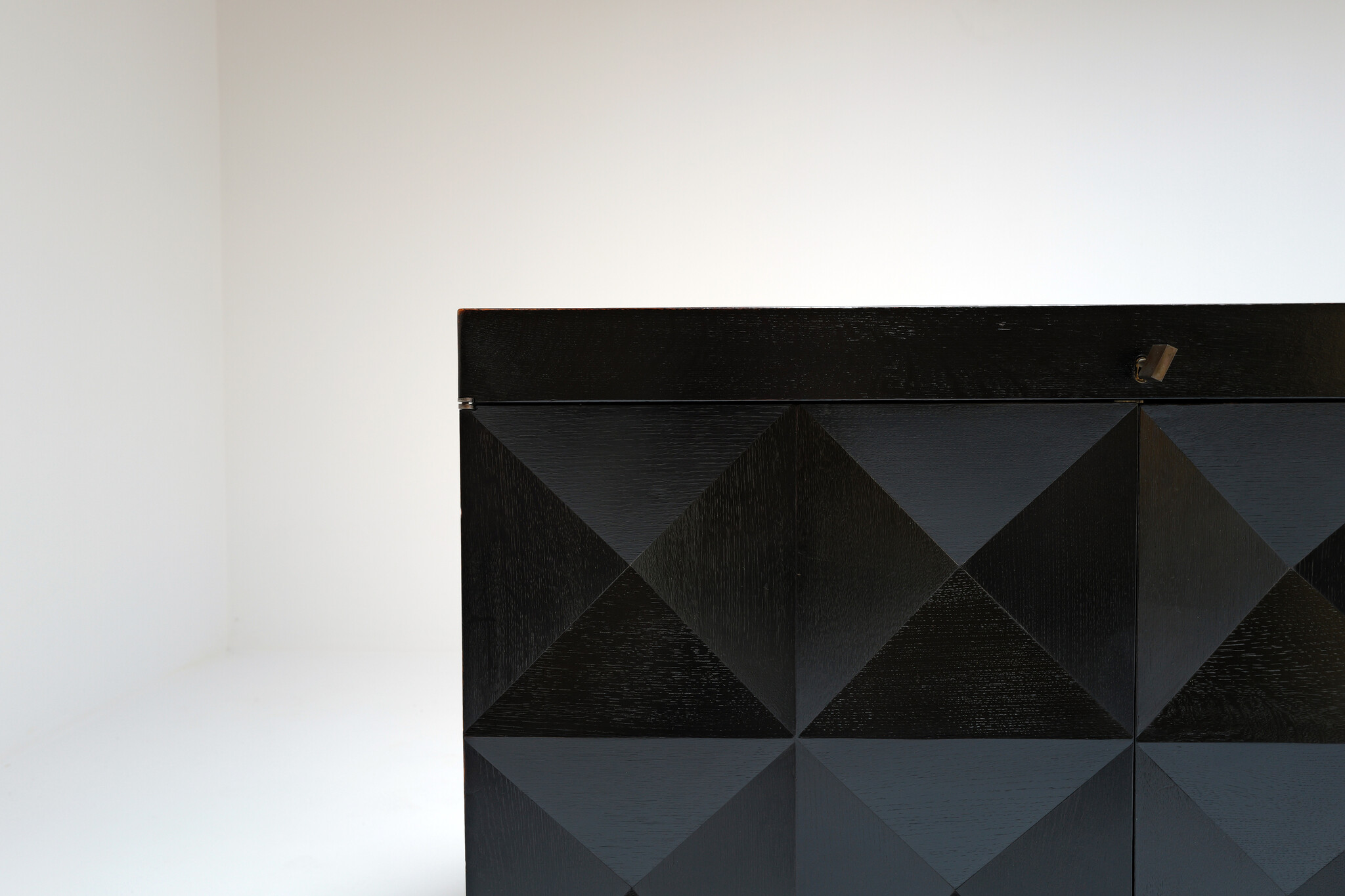 Zeldzame Brutalistische sideboard  Van J. Batenburg Voor E.M.Y, Belgie 1969